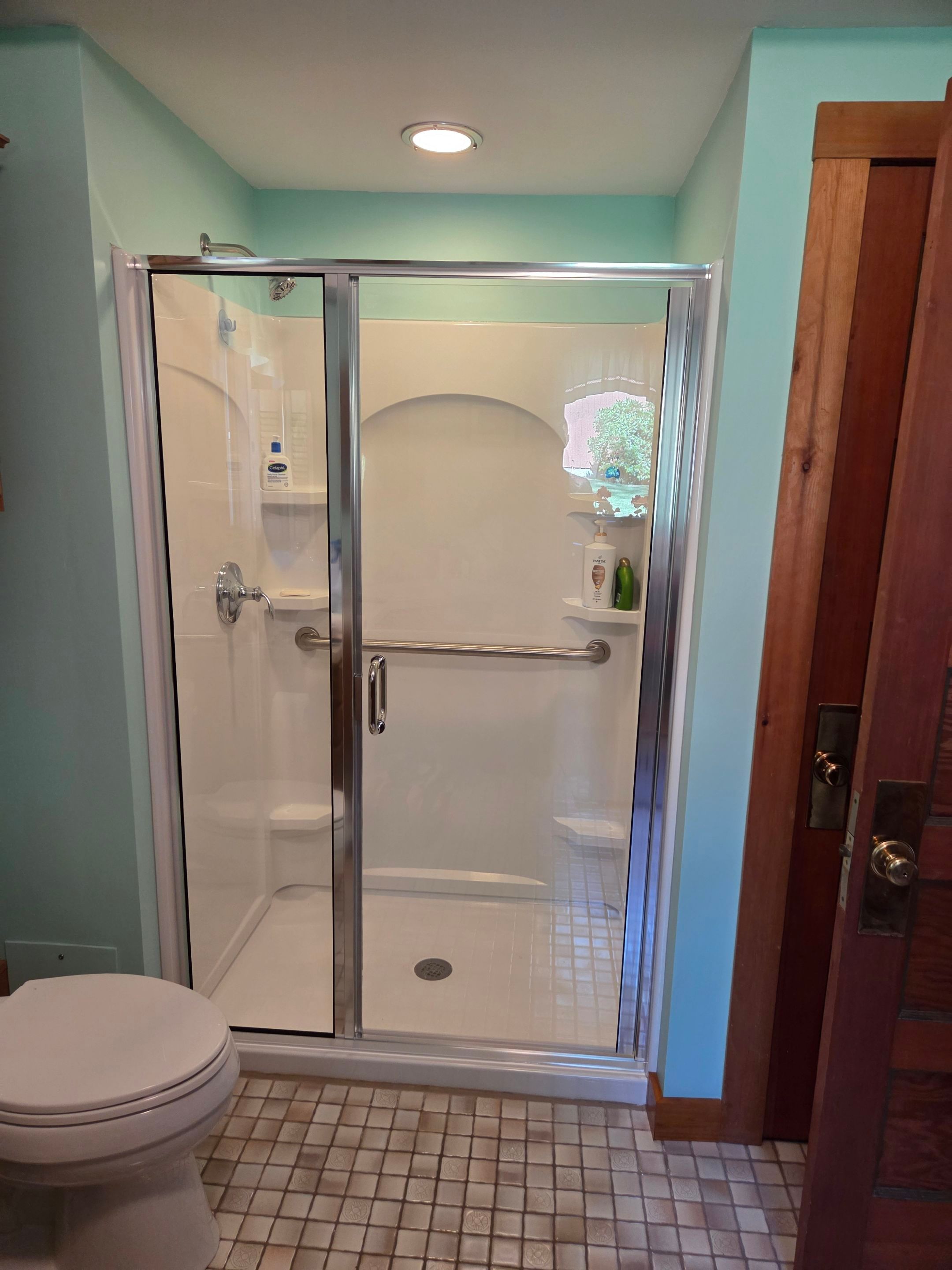 Semi-Frameless Shower using Alumax Shower by Cheshire Glass Company