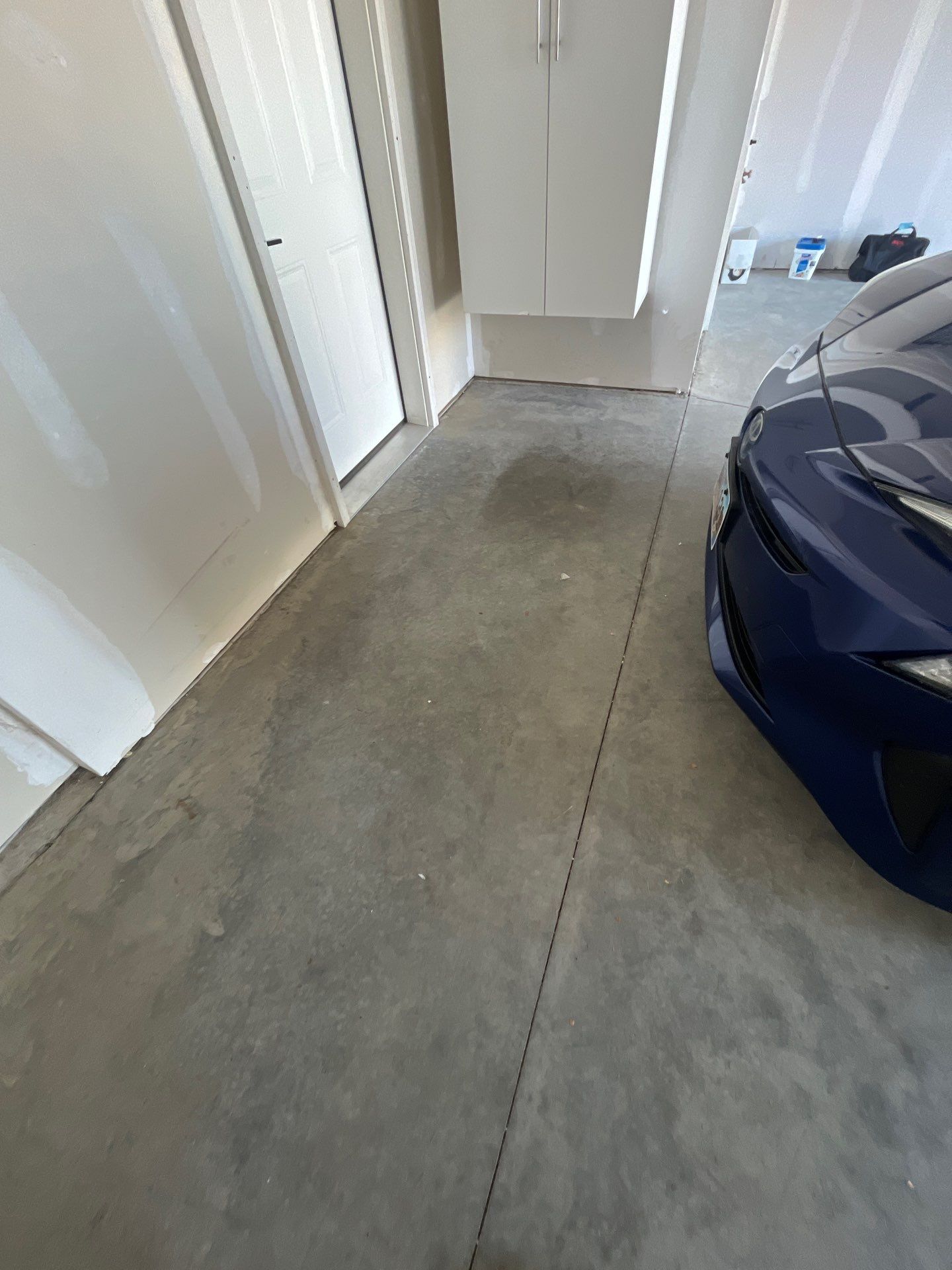 Custom Coyote Flake Garage Floor Coating in Sioux Falls by Select Painting, Coatings & Garage Cabinets