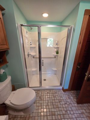 Semi-Frameless Shower using Alumax Shower
