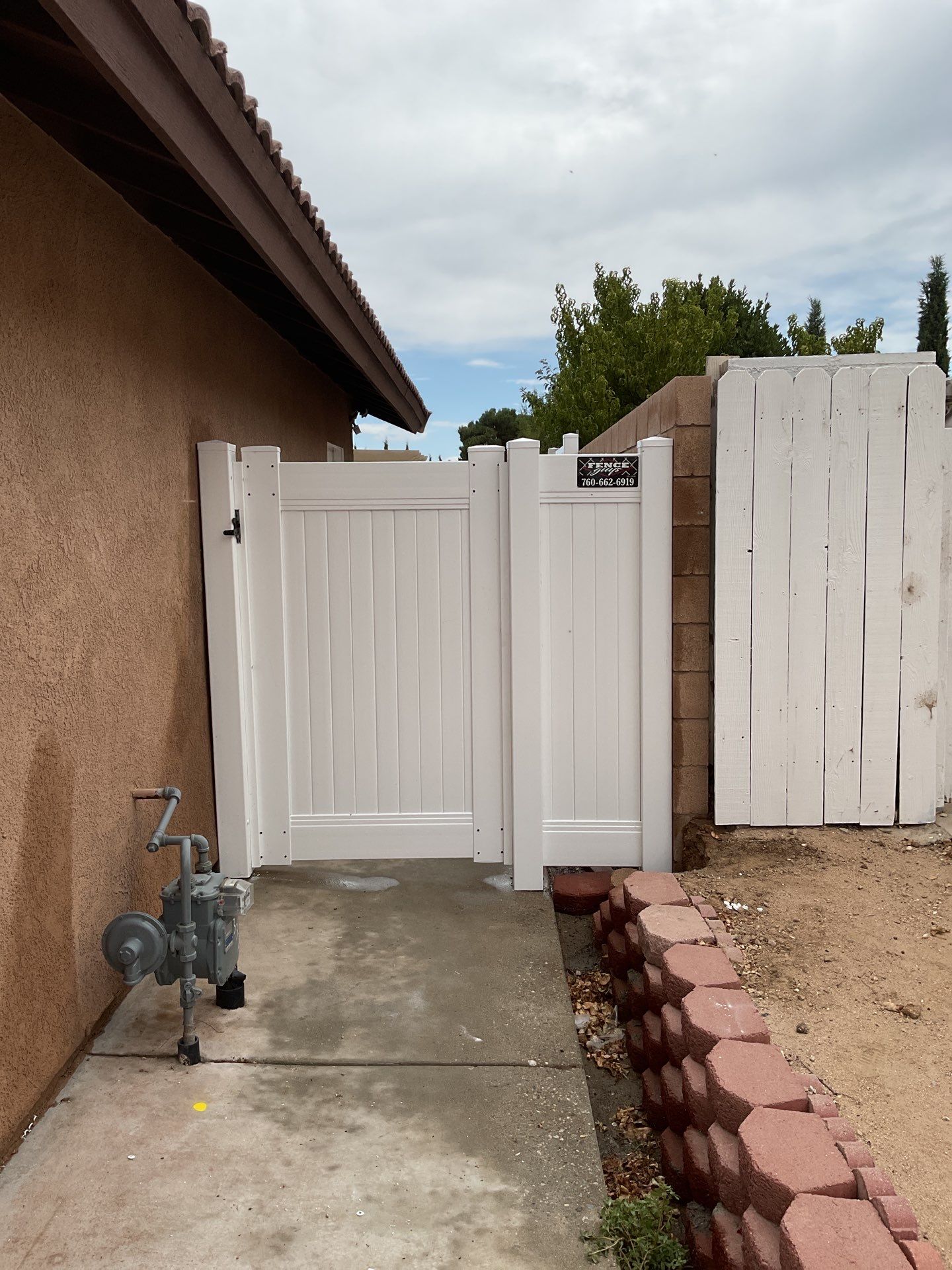 Fence Installation using Vinyl by Fence Guys Inc.