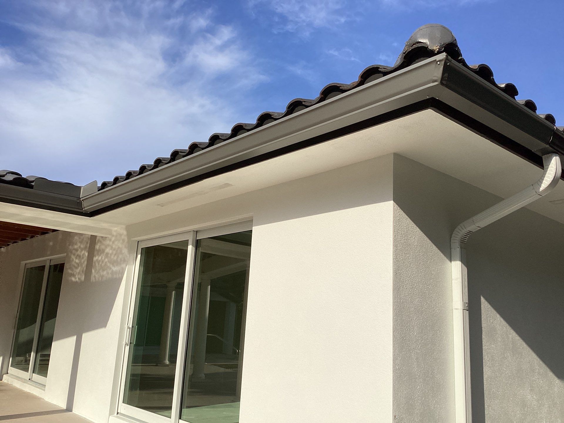 6 Inch Seamless Gutters using bronze gutters in Sarasota FL by Gutter Professors
