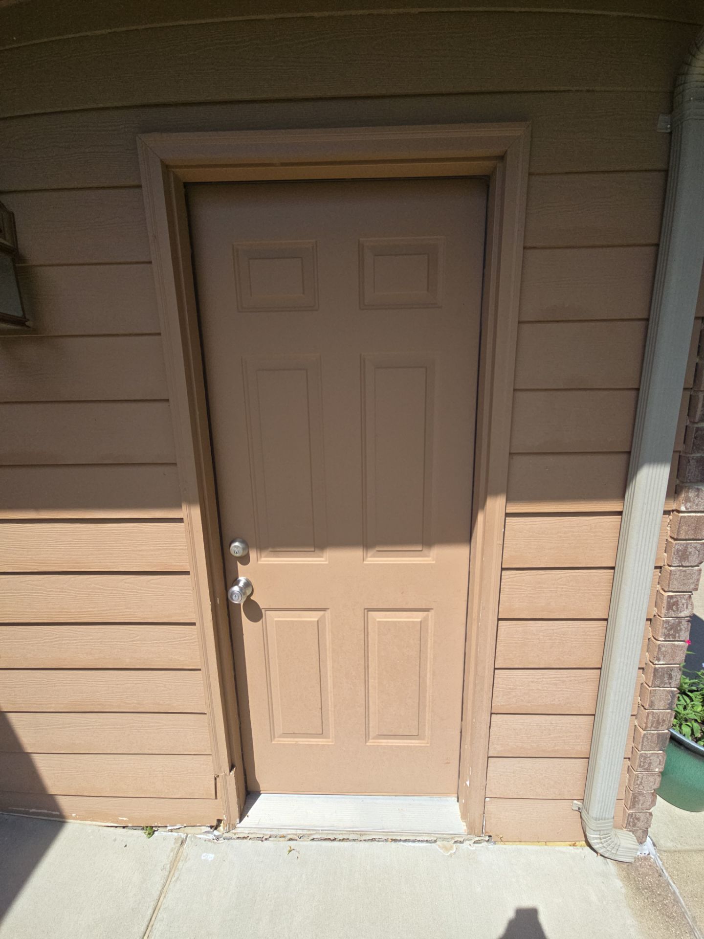 Sioux Falls Residential Exterior Door and Siding Refresh by Select Painting, Coatings & Garage Cabinets