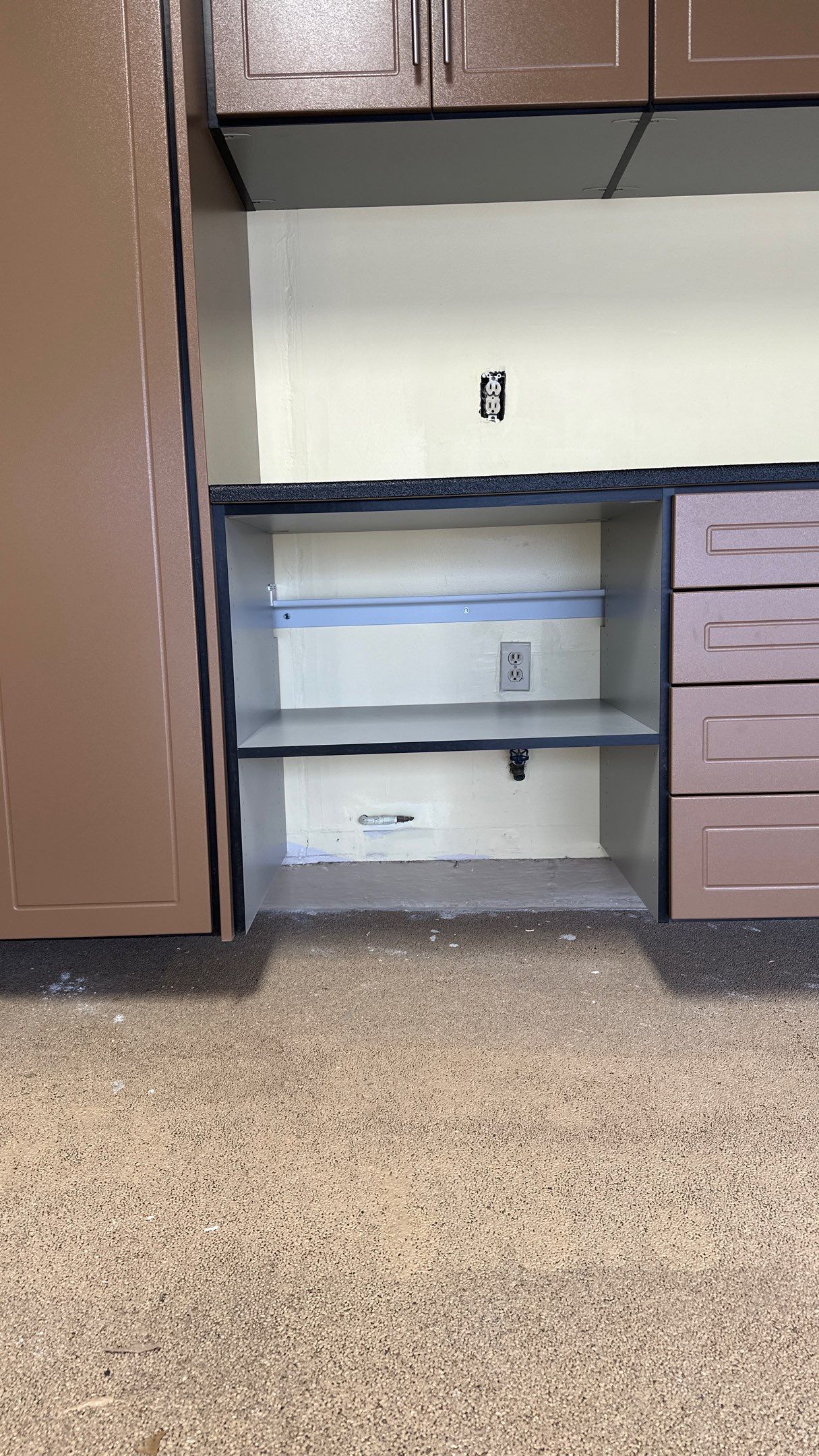 Larry H gets a whole wall of new garage cabinets by Banner Garage