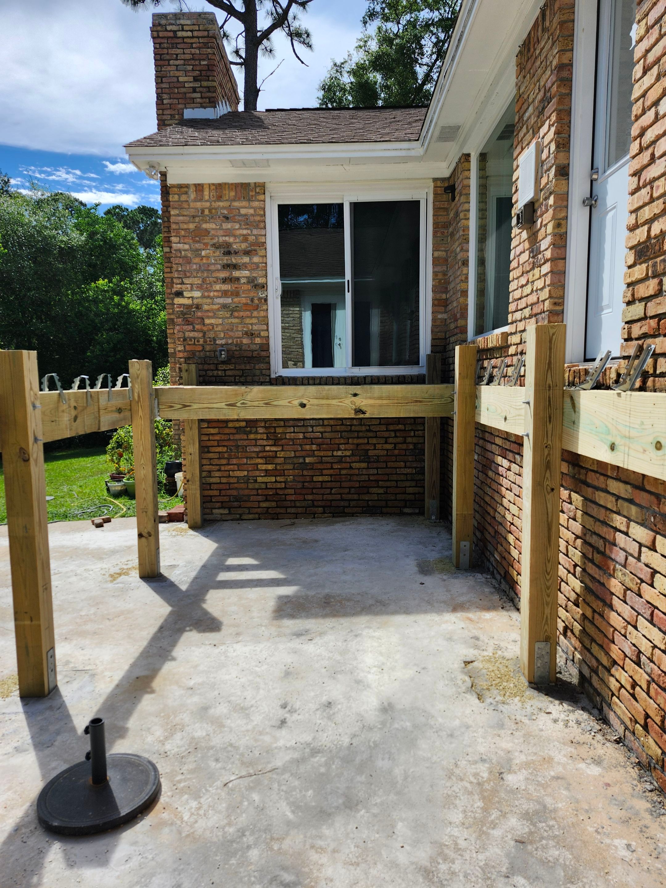 Screen Room w/Deck in Milton by Titan Sunrooms