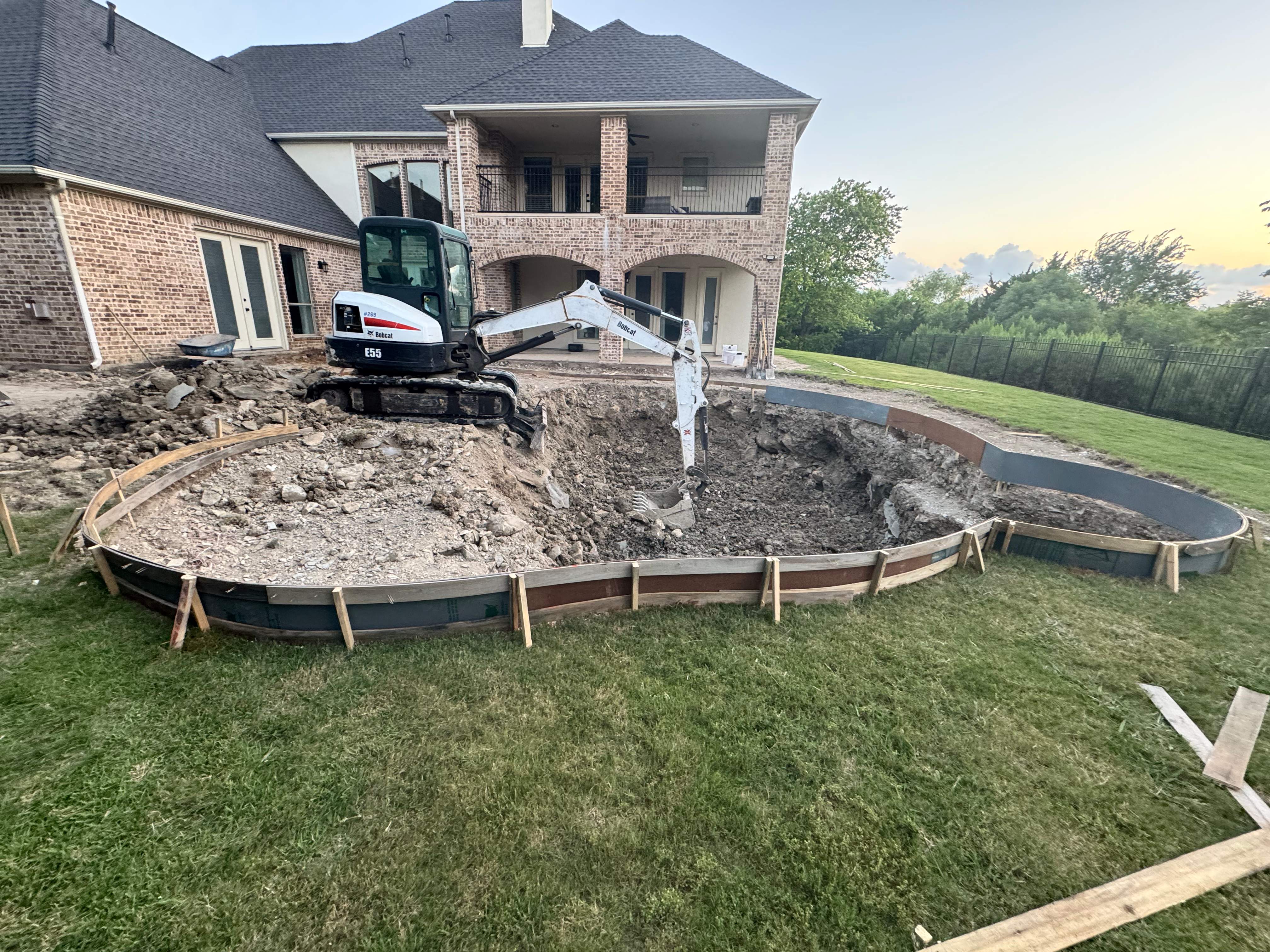 Large Freeform Resort-Style Pool by Pinnacle Pools and Spas - DFW