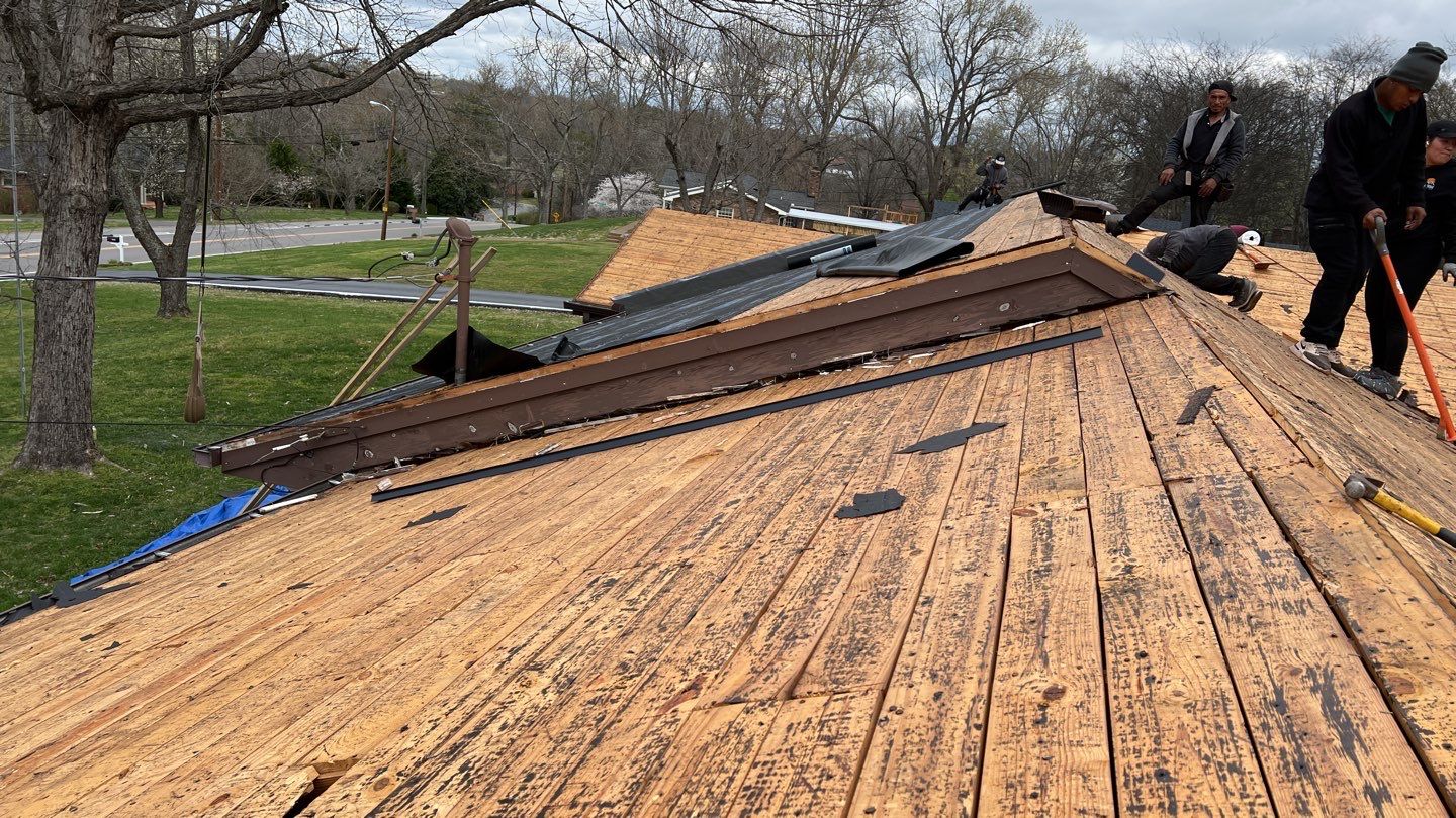 Residential Roofing Installation using Owens Corning Oakridge Roofing System by Undersun Roofing 