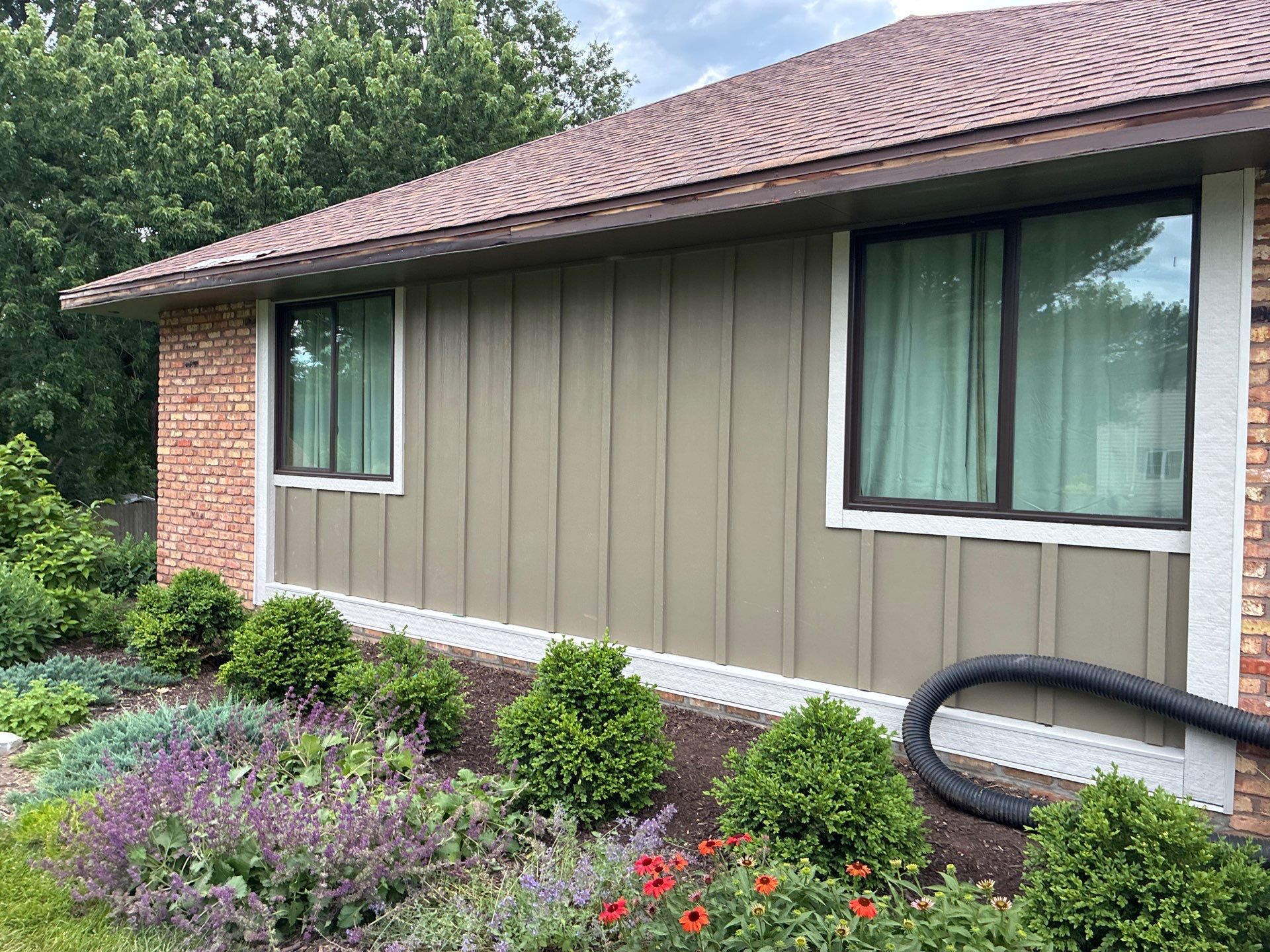 Bellevue Home Exterior Upgrade with James Hardie Siding and Windsor Windows by Carps Complete Exteriors