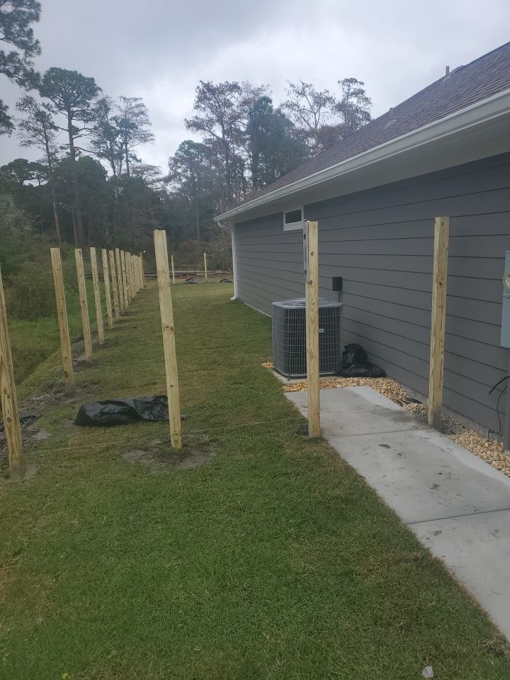 You can never go wrong with Horizontal by Hip Square Fence Inc.