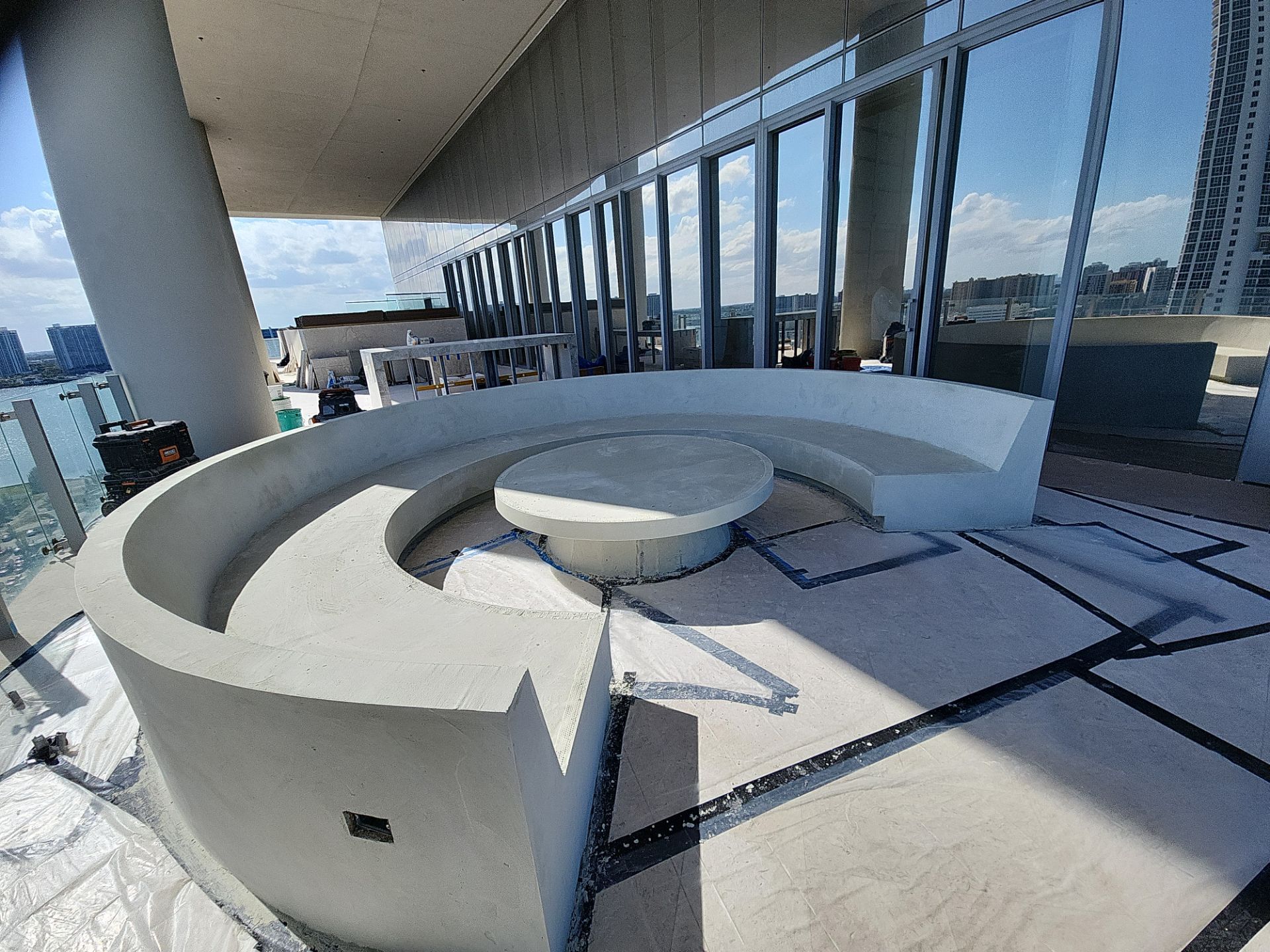 Microtopping over Furniture by Seamless Surfaces