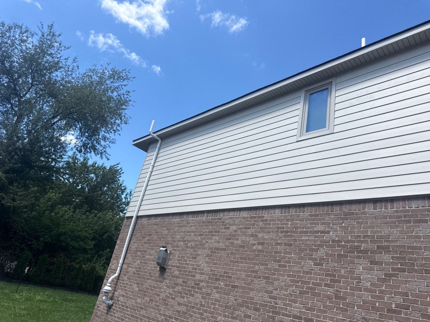 Siding Replacement using Alside S7 Cedar Mill Grain Composite by 180 Contractors