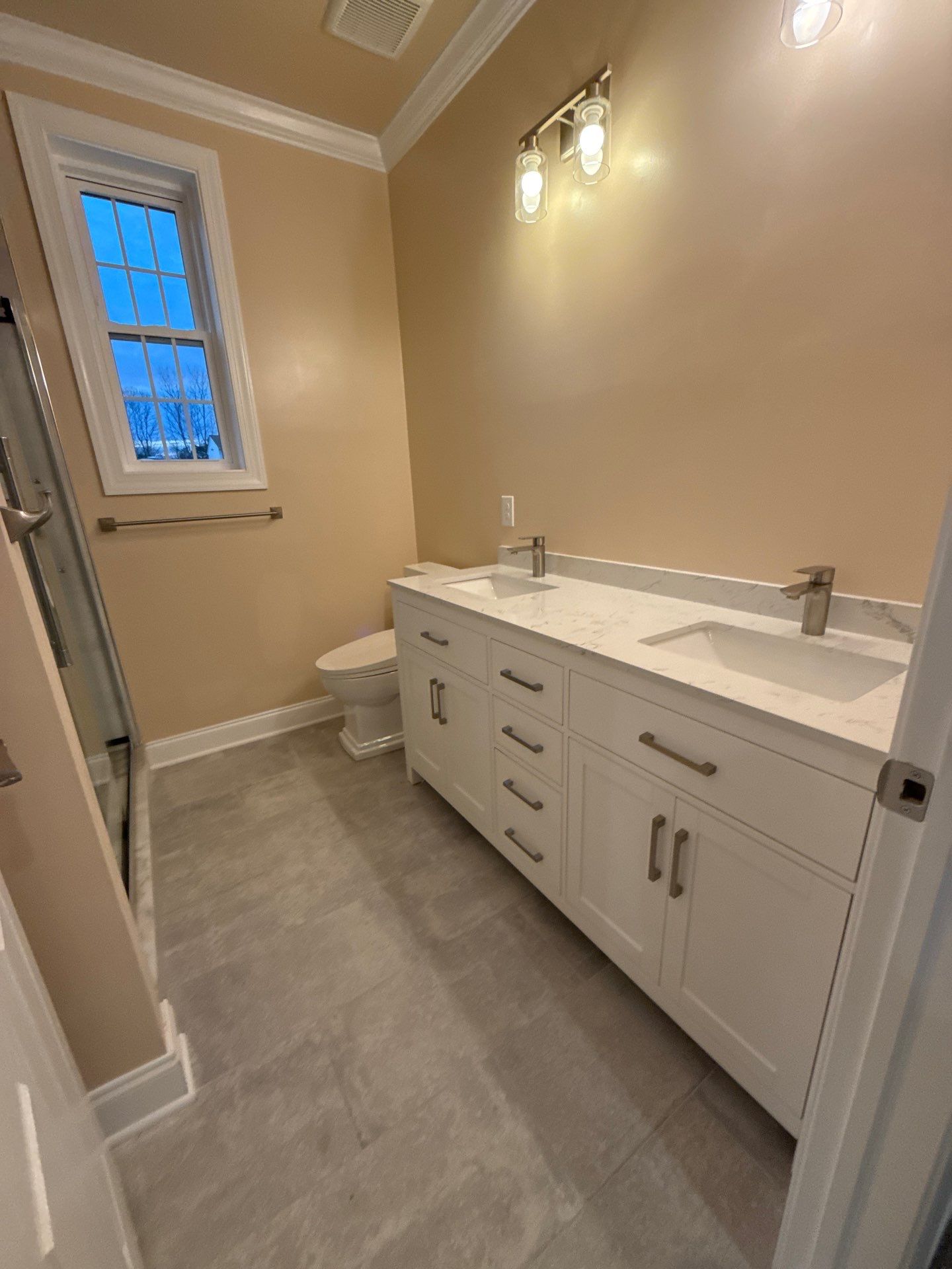 Home addition  with a bedroom ,kitchen , family room  by Jesus Master Handyman LLC 