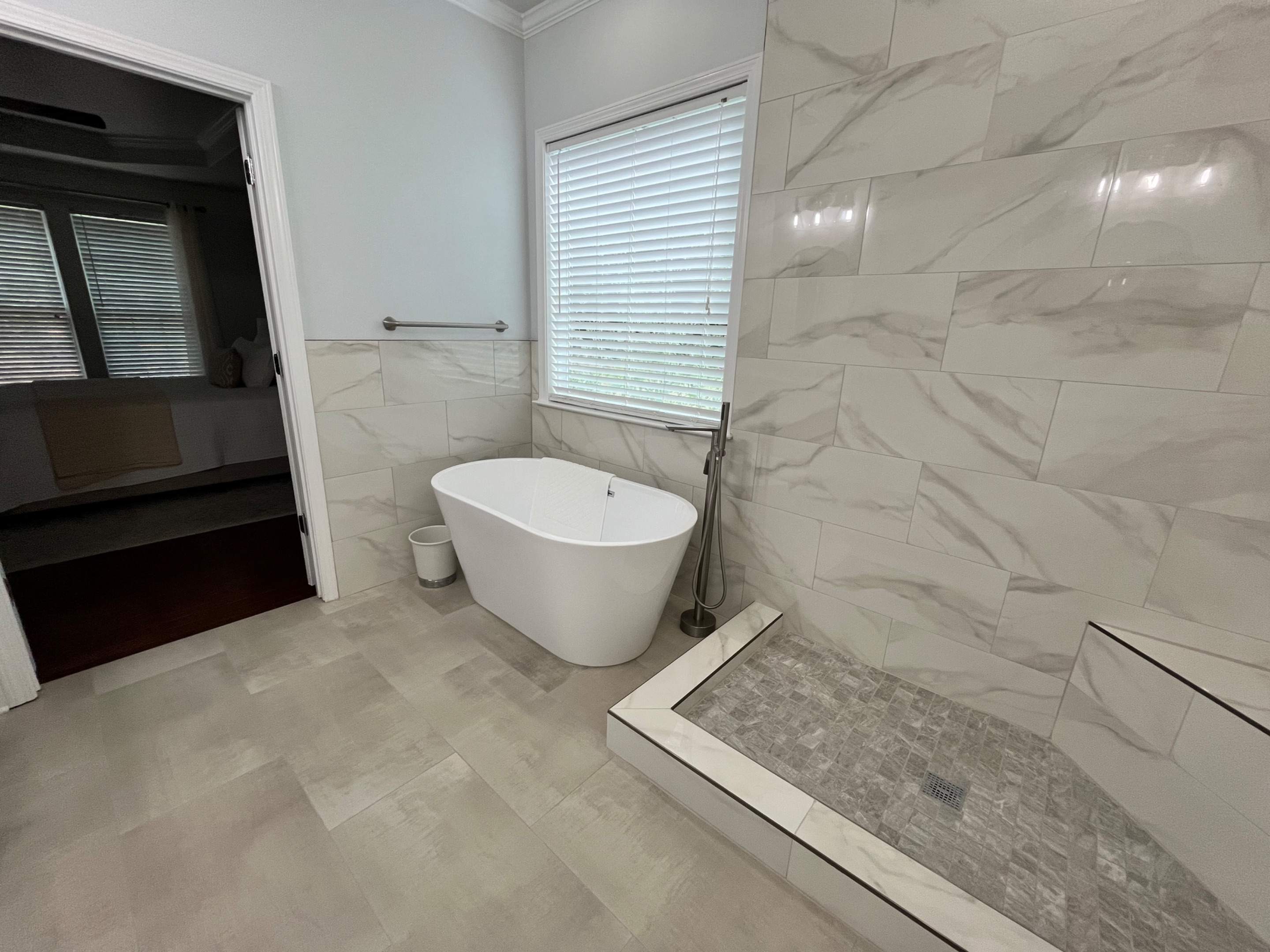 Master bathroom full renovation by Prudencio