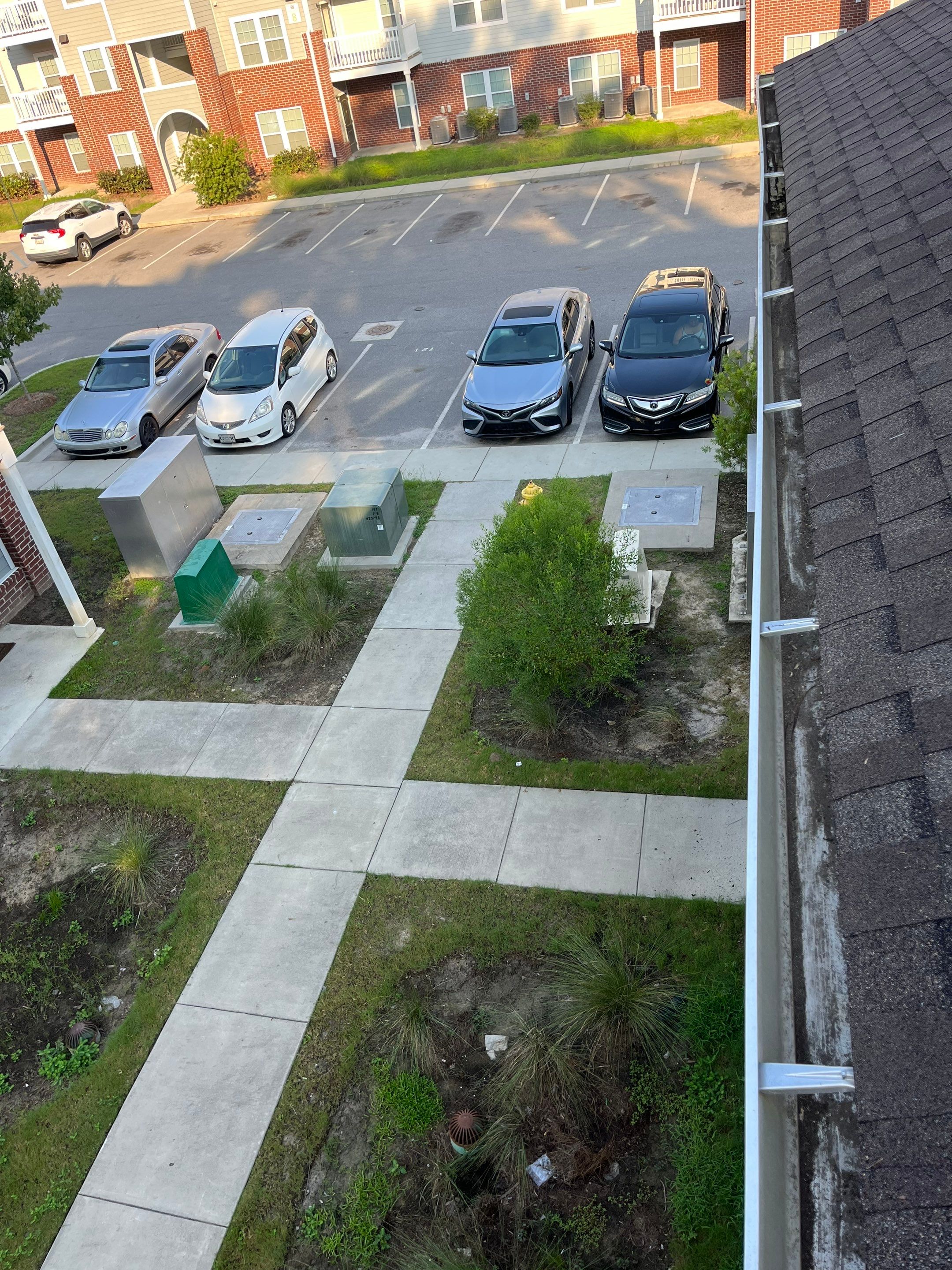 Commercial gutter cleaning Savannah, GA after photo with clean gutters