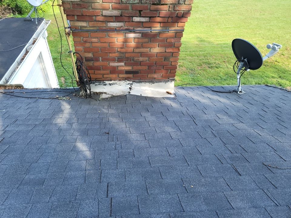 Brand: Atlas Pinnacle Color: Pristine Scotchgard Coastal Granite Drip: White by Eagle Eye Roofing