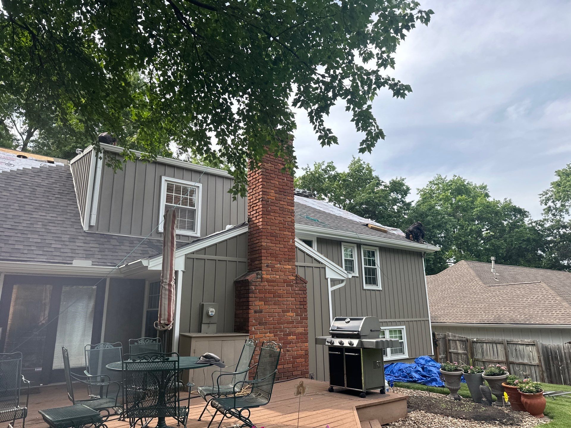 Complete Kansas City Exterior Remodel With IKO Roofing and Craneboard Siding by EEC Windows, Siding & Roofing