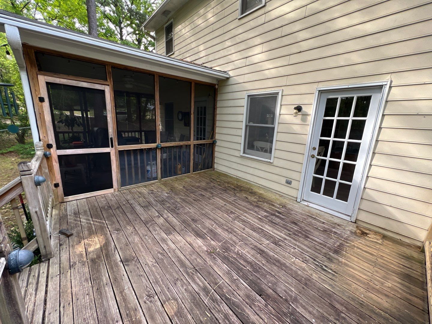 Oak Leaf Circle - Deck Installation  by Pillar and Pine