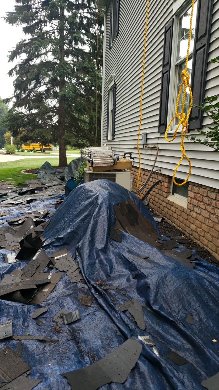 Brand: Atlas Pinnacle Color: Pristine Socthgard Pewter Drip: Black by Eagle Eye Roofing