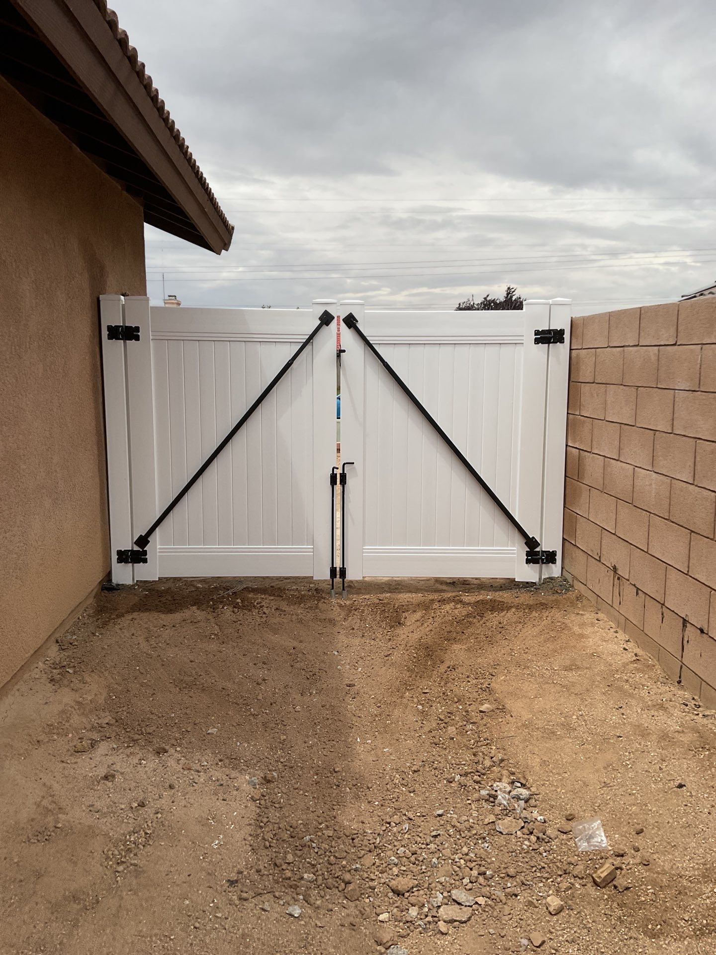 Fence Installation using Vinyl by Fence Guys Inc.