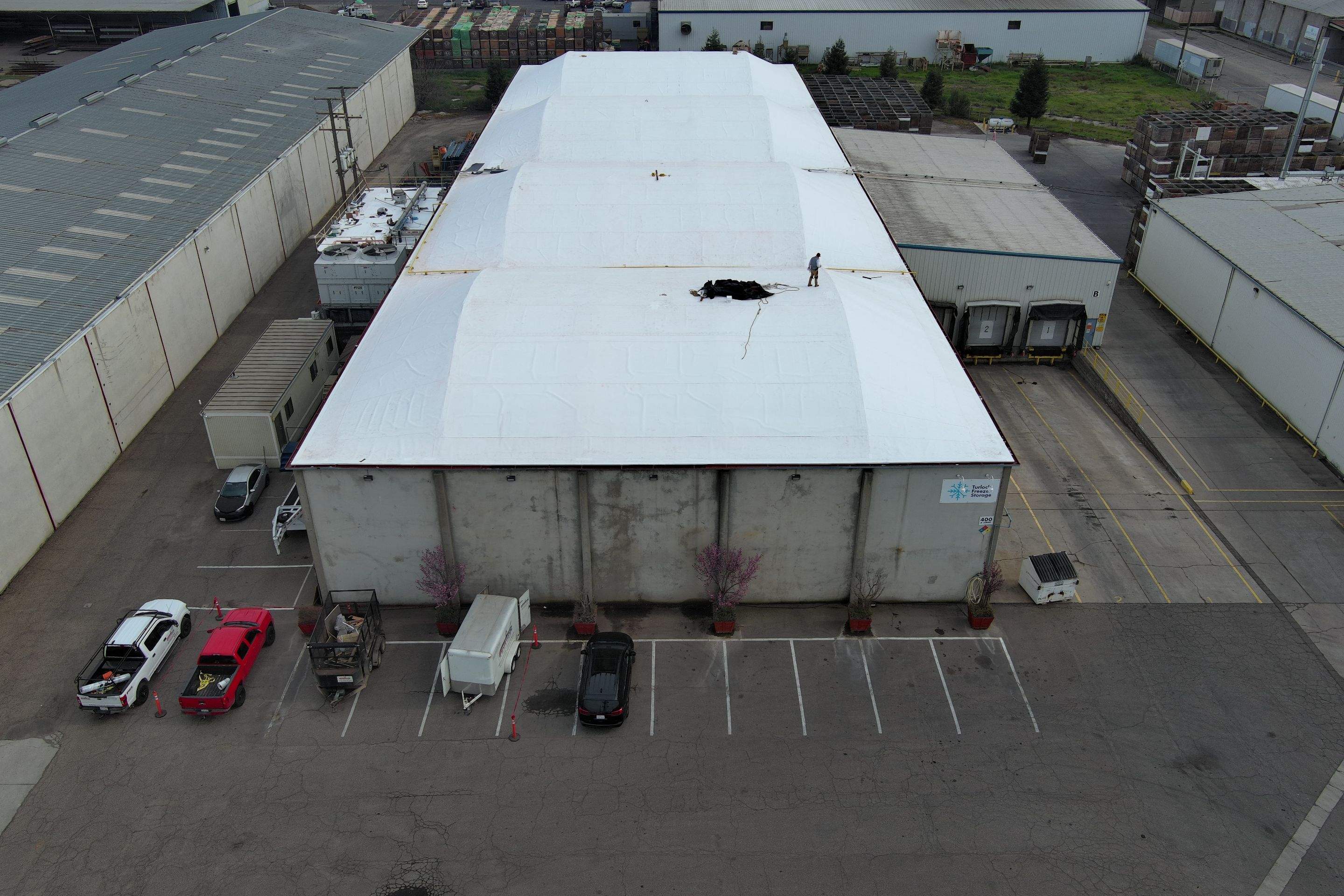 TPO single-ply roofing system using GAF Single-ply TPO 60 mil with 1.5 inch ISO board insulation by Straight Edge Roofing Inc