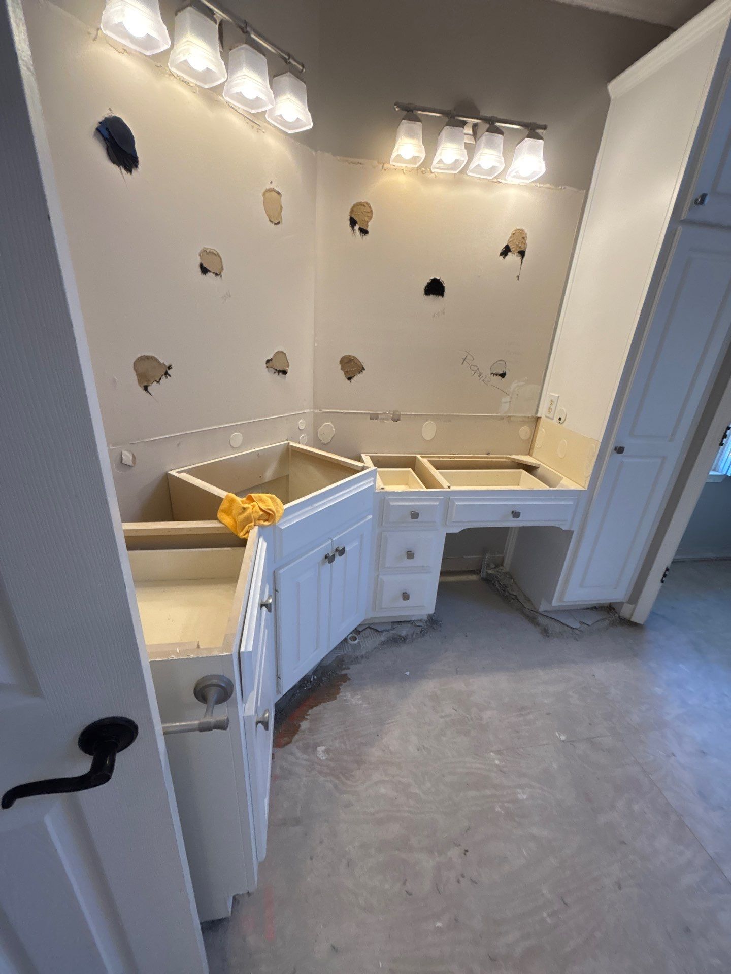 Master bathroom renovation by Prudencio