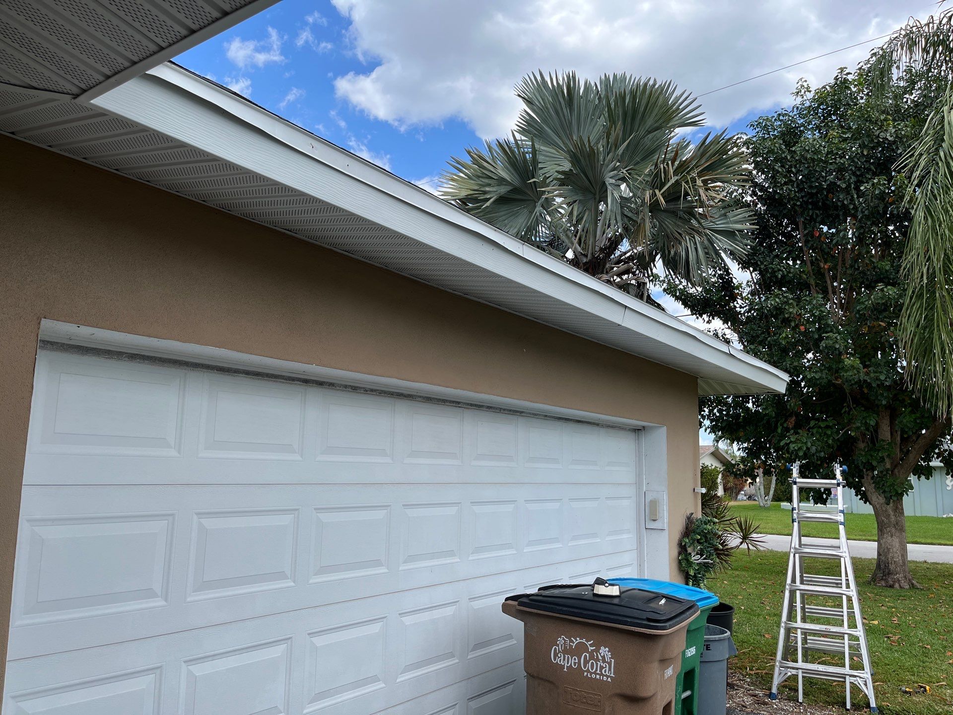 White K Style Seamless Gutters using 6 Inch Seamless Gutters in Cape Coral FL by Gutter Professors