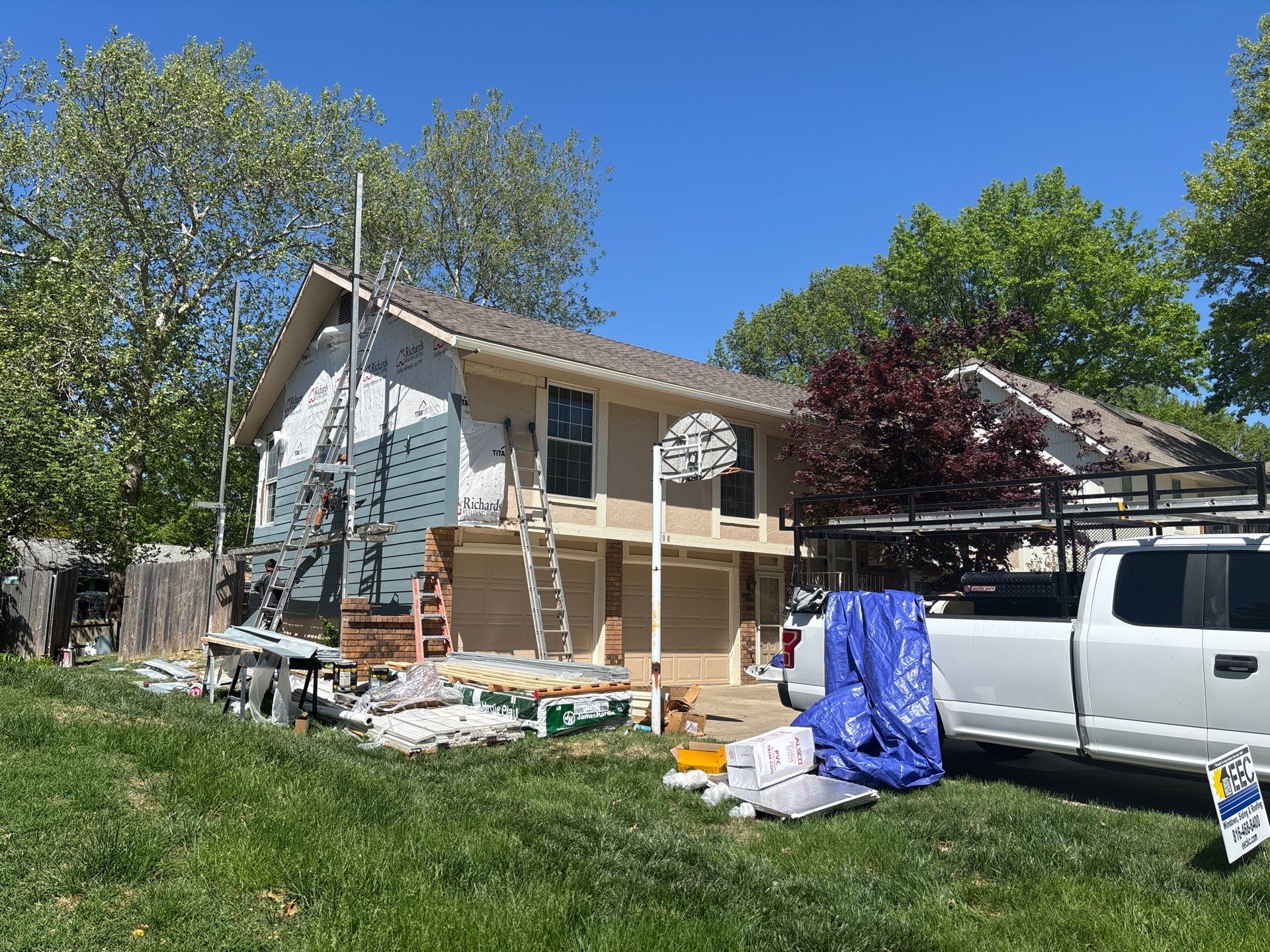 James Hardie in Kansas City Mo  by EEC  Windows, Siding & Roofing 