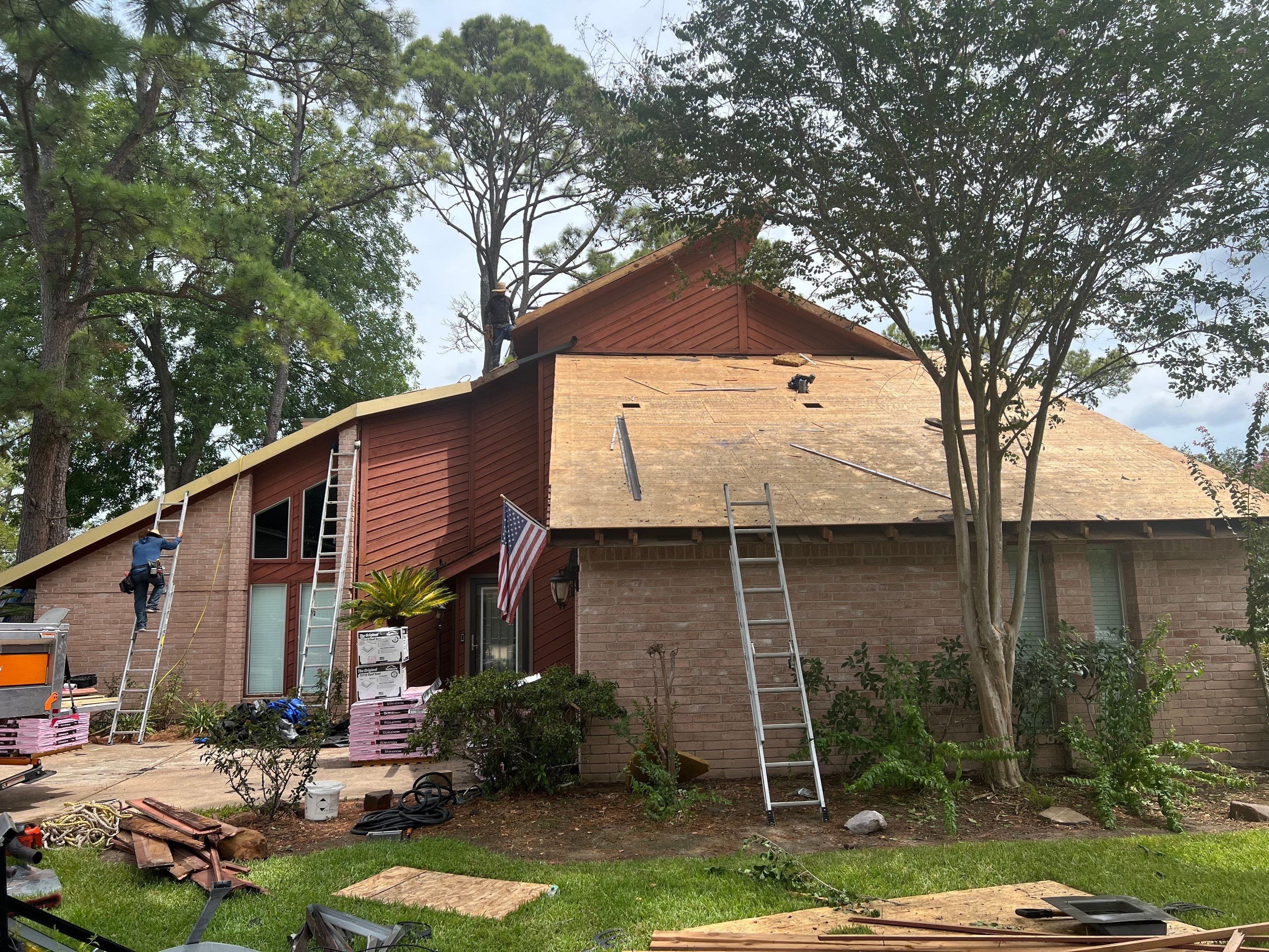 Residential Roofing Installation using Owen's Corning Duration (Lifetime) Shingles by Roof Repair Company