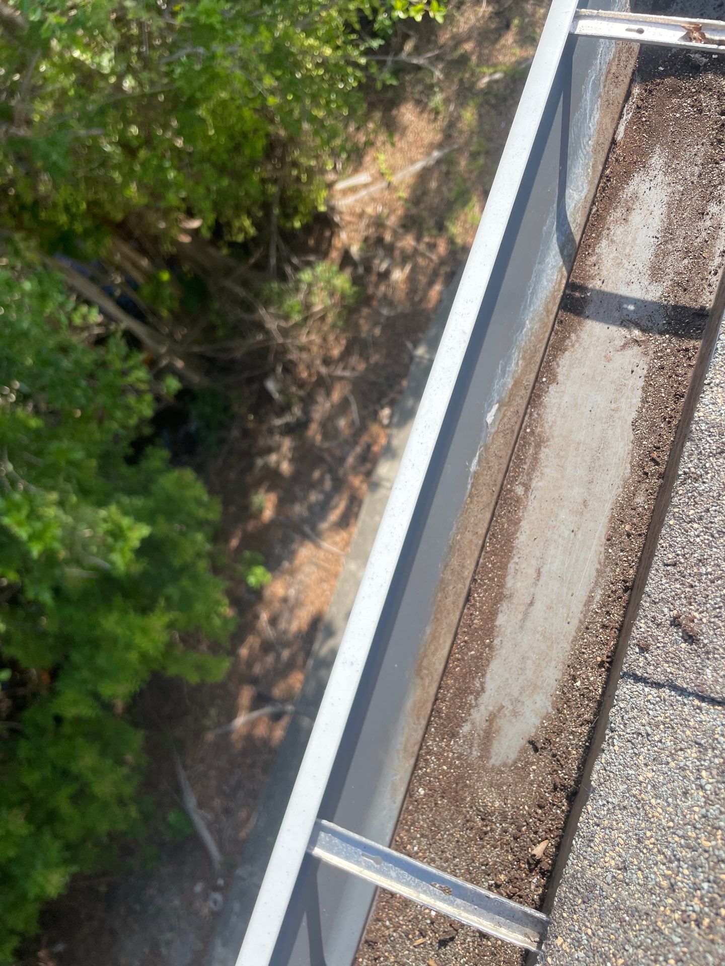 Commercial gutter cleaning Georgia after photo with clean gutters