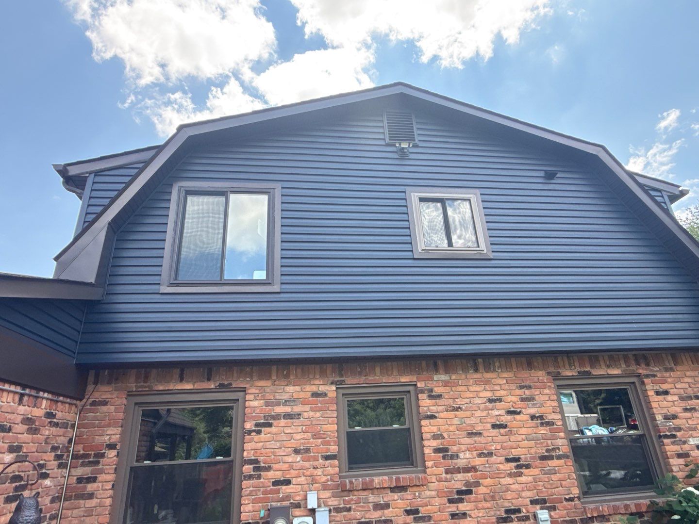 Siding Replacement using Alside Charter Oak D4.5" by 180 Contractors