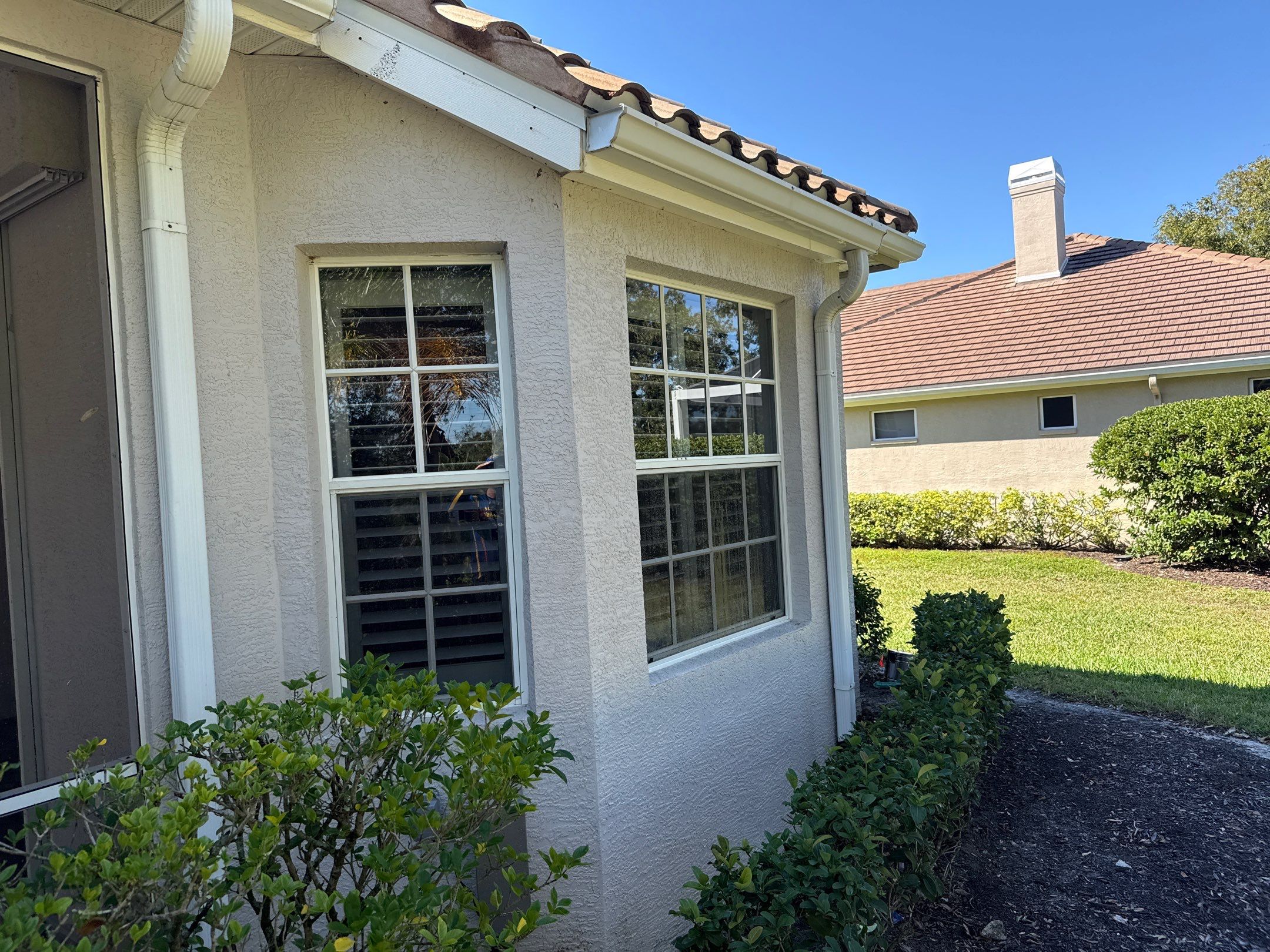 House Wash, Pool Deck & Screen Enclosure Cleaning | University Park, Sarasota FL by Sunshine AquaWash