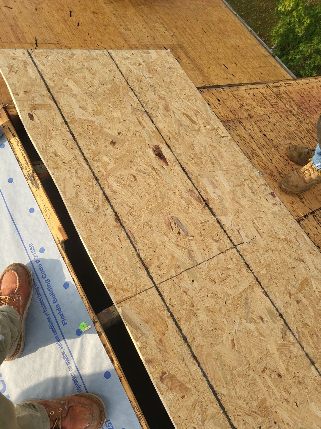 ATLAS PINNACLE COLOR: HEARTHSTONE, DRIP EDGE: BLACK by Eagle Eye Roofing