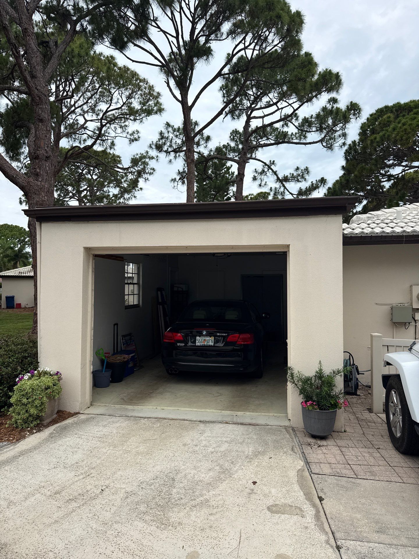 Seamless Aluminum Gutter Installation using Musket Brown Seamless Gutters in Nokomis FL by Gutter Professors