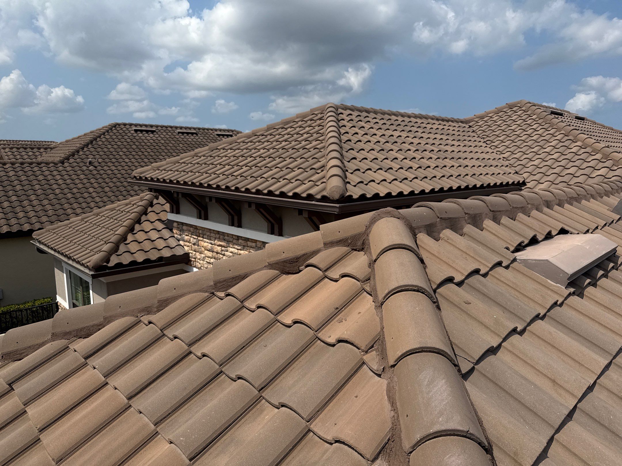Tile Roof Cleaning in Artisan Lakes Community – Palmetto, FL by Sunshine AquaWash
