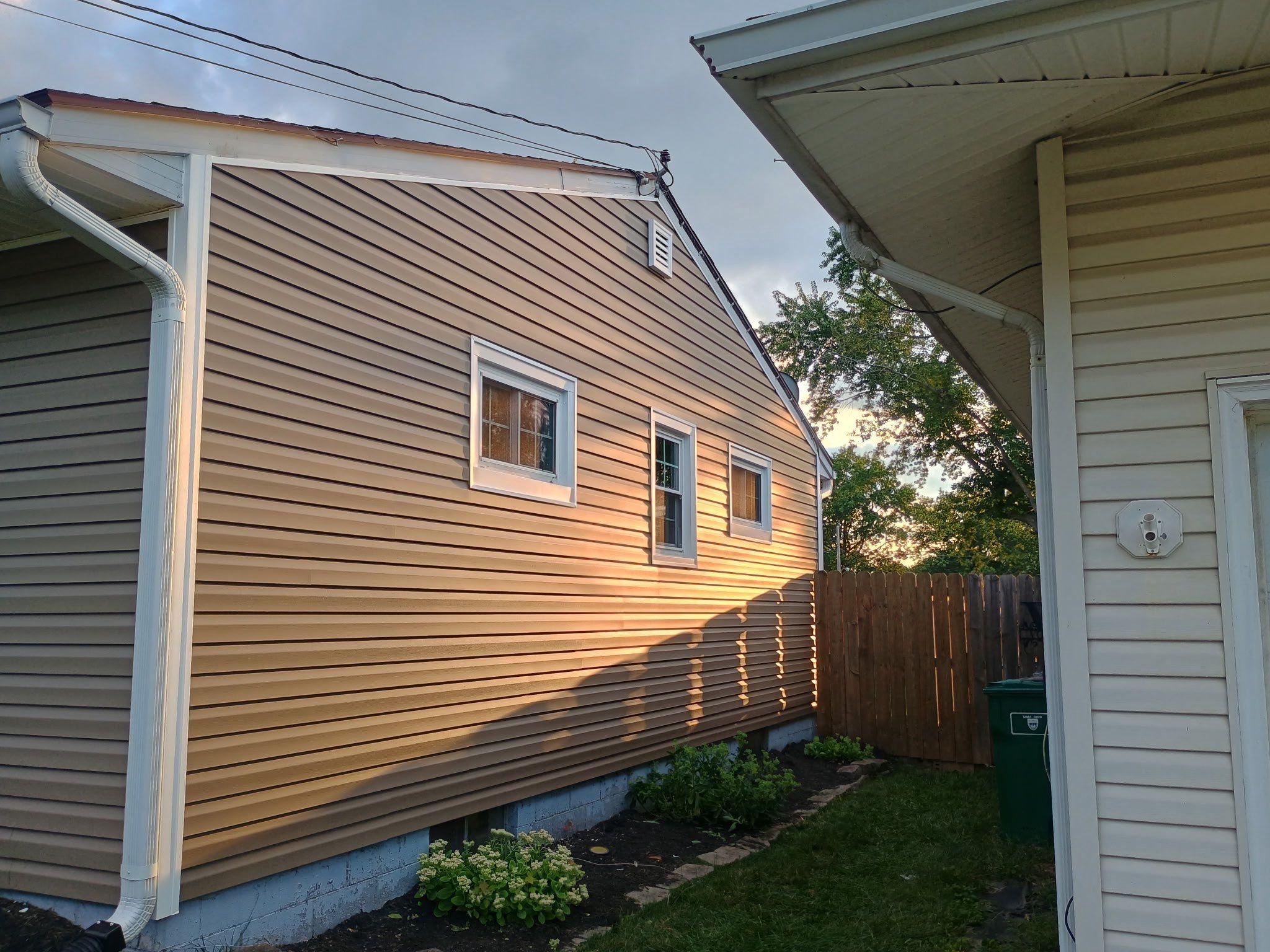 Siding Installation using Mastic Ovation Rugged Canyon D4.5DL by Nitro Roofing and Construction