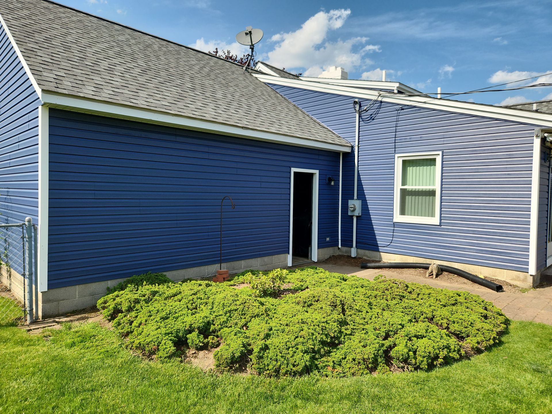 CertainTeed Restoration, Color, Midnight by Eagle Eye Roofing