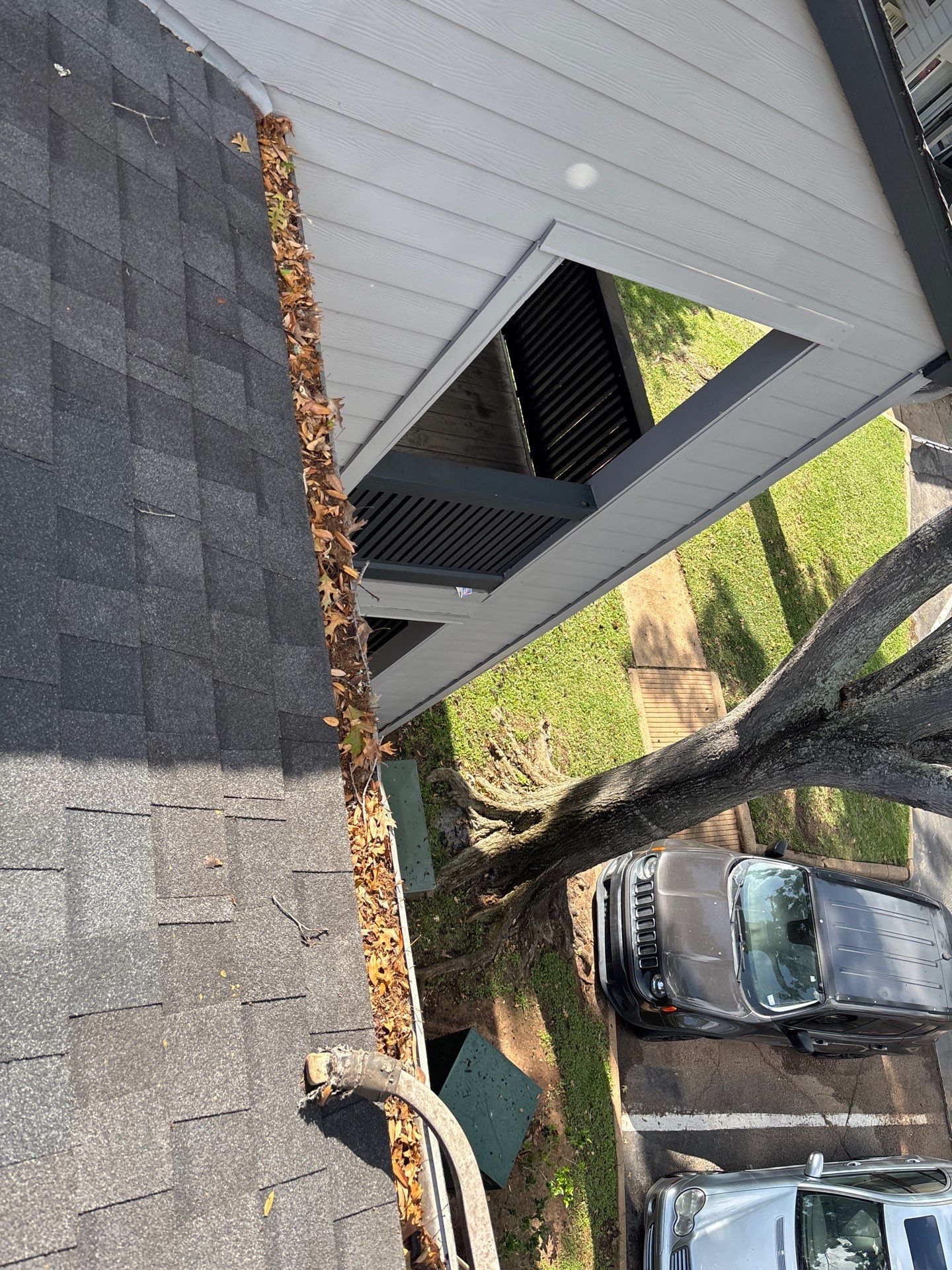 Commercial gutter cleaning Sugar Land & Katy, TX before photo with filled gutters
