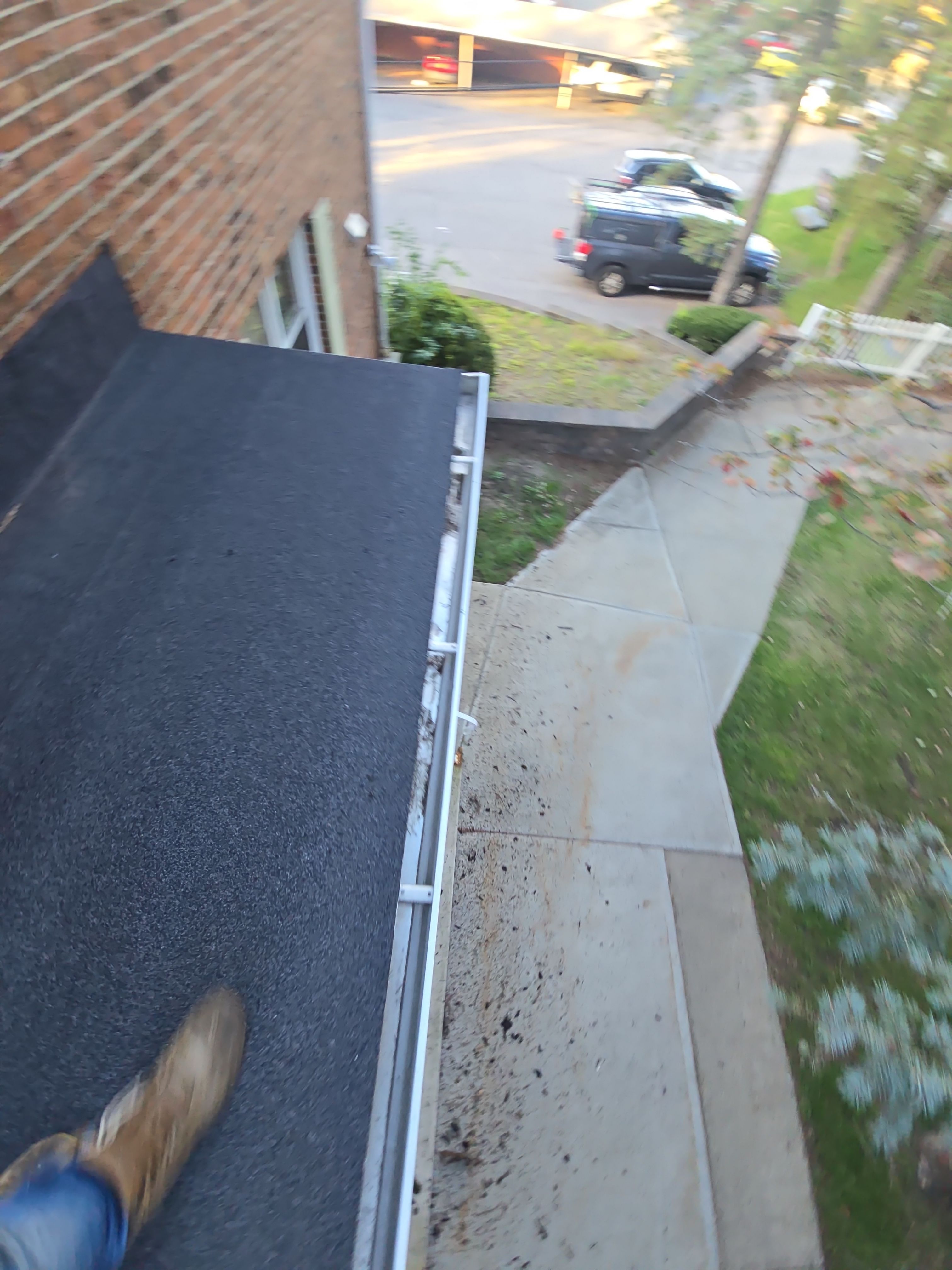 HOA gutter cleaning after photo.