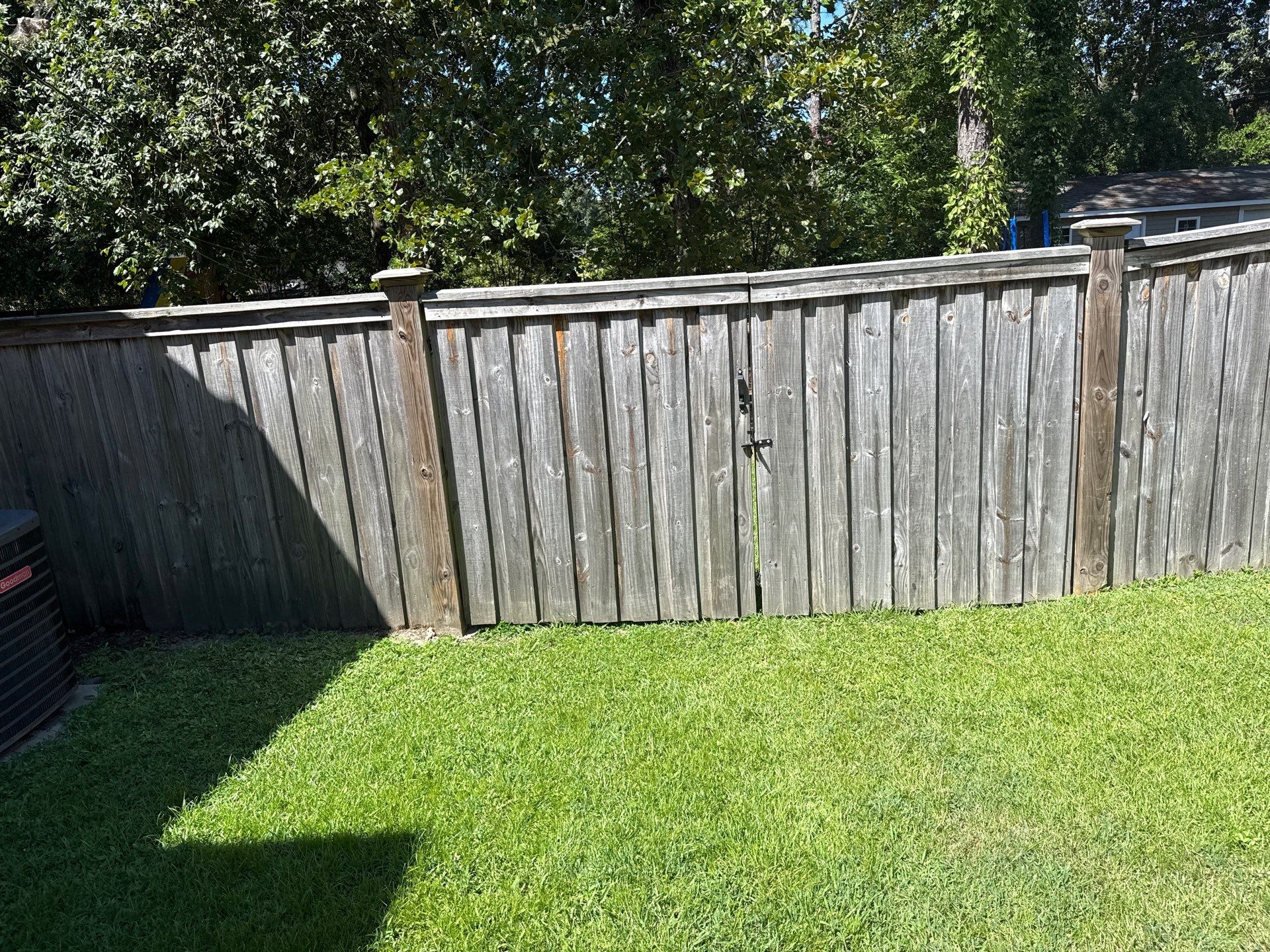 Wood Fence using Wood Sealant by DuraSeal