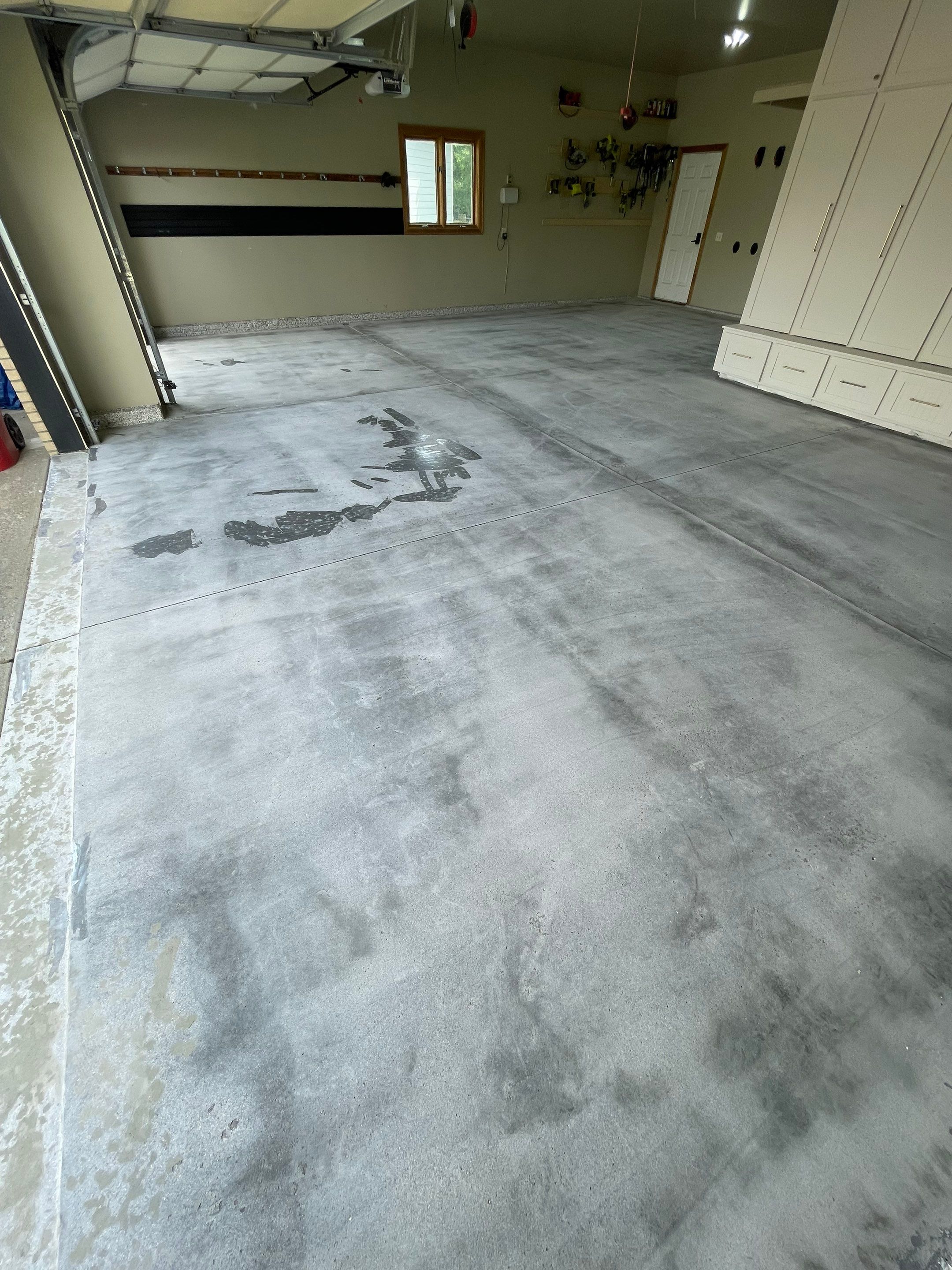 Cabin FEver Flake Garage Floor Coating Installation in Sioux Falls by Select Painting, Coatings & Garage Cabinets