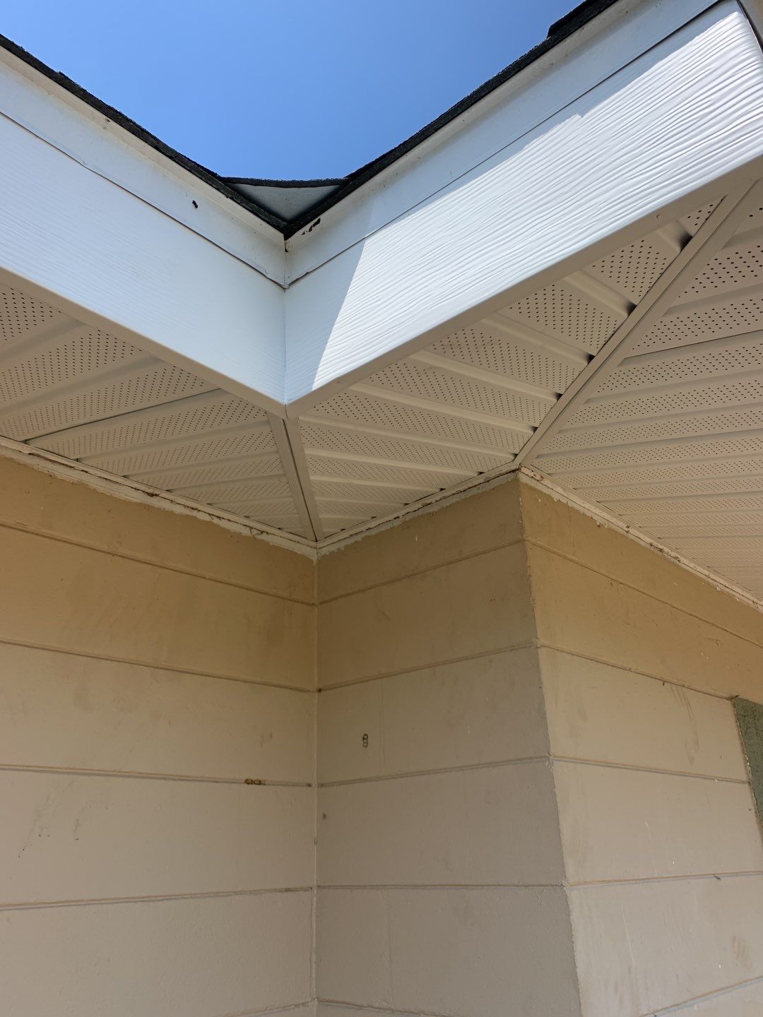 Soffit and Fascia Replacement in Fort Myers FL by Gutter Professors