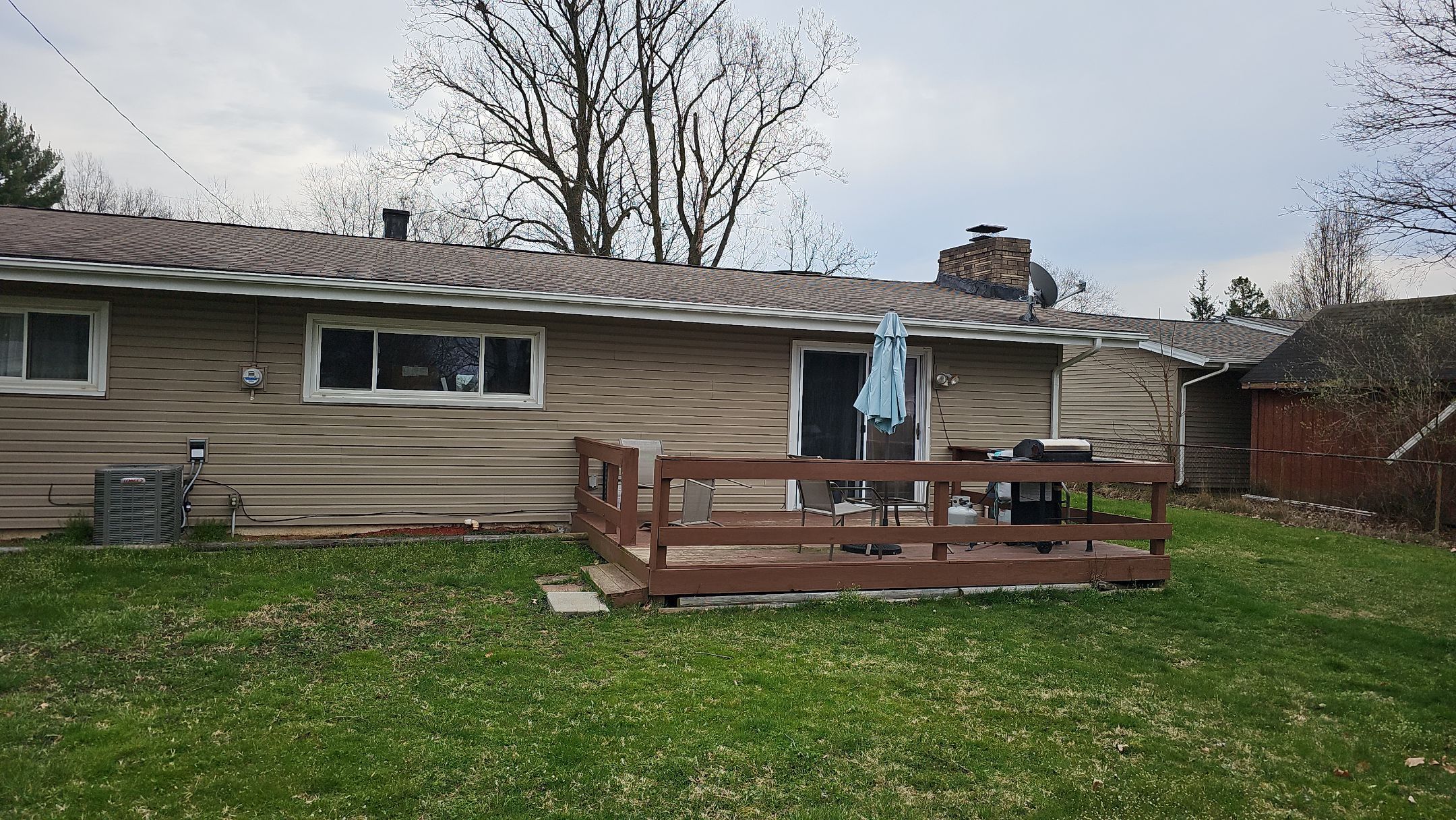 ATLAS PINNACLE COLOR: WEATHERED WOOD by Eagle Eye Roofing