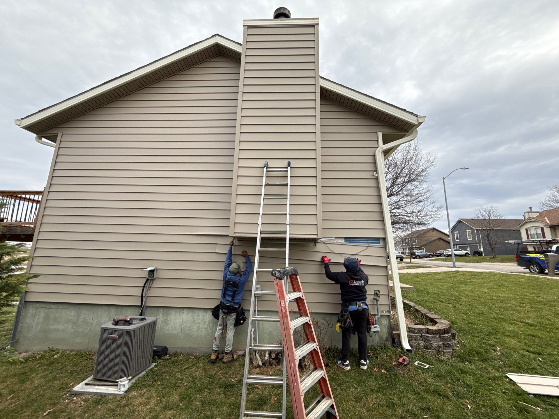 Kansas City Horizontal Vinyl Siding Installation for Split-Level Residence by EEC Windows, Siding & Roofing
