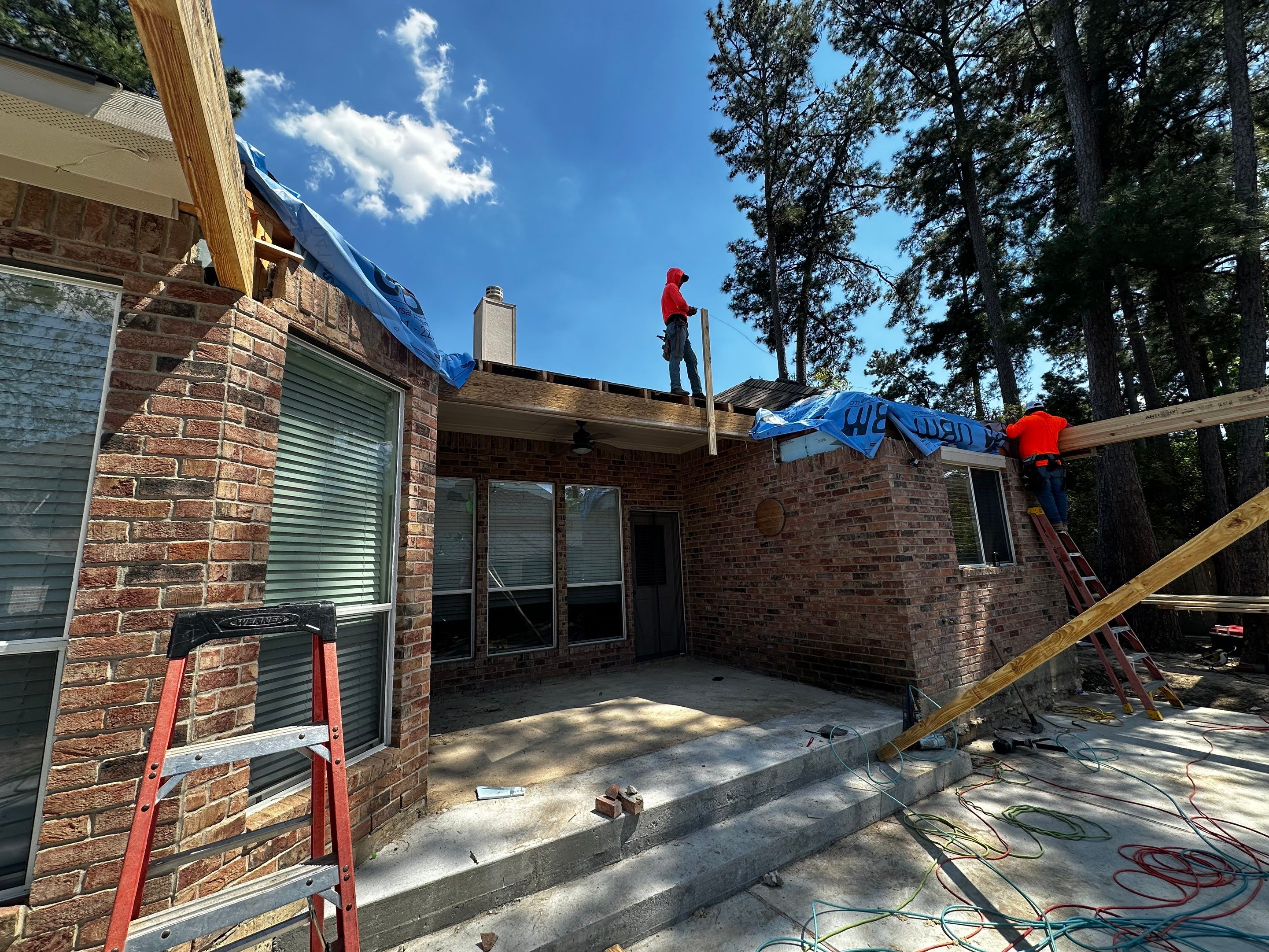 Pool, Patio Cover and Summer Kitchen in Sterling Ridge by SophAlx LLC