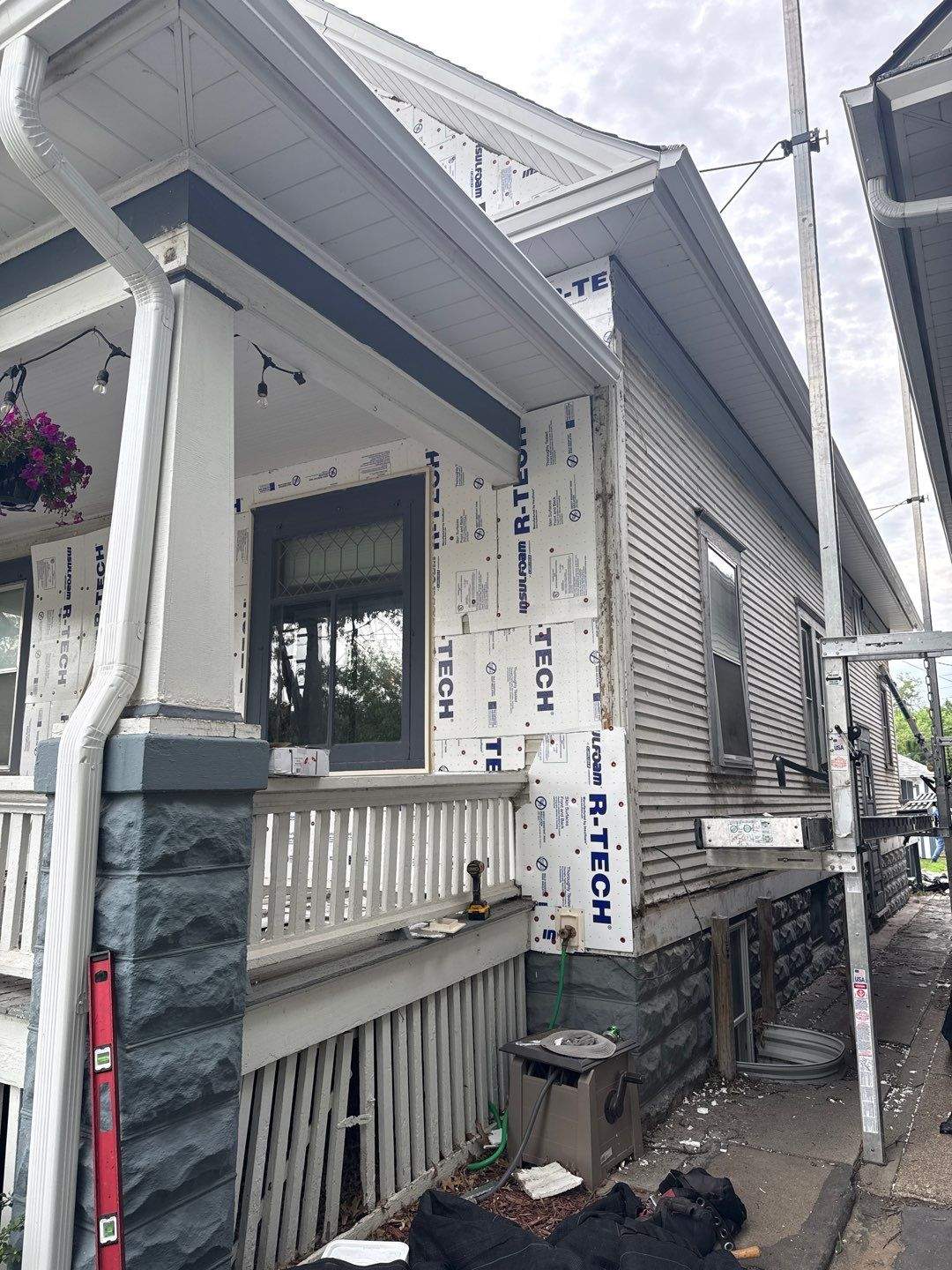 Vinyl Siding Replacement and Exterior Upgrades in Midtown by Hansen Projects