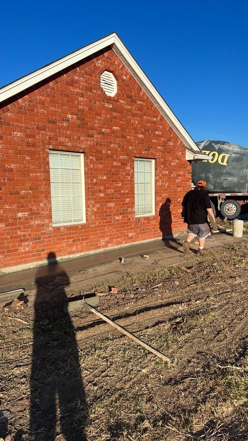 1000' Drive and Patio using Concrete by Clays Services Inc