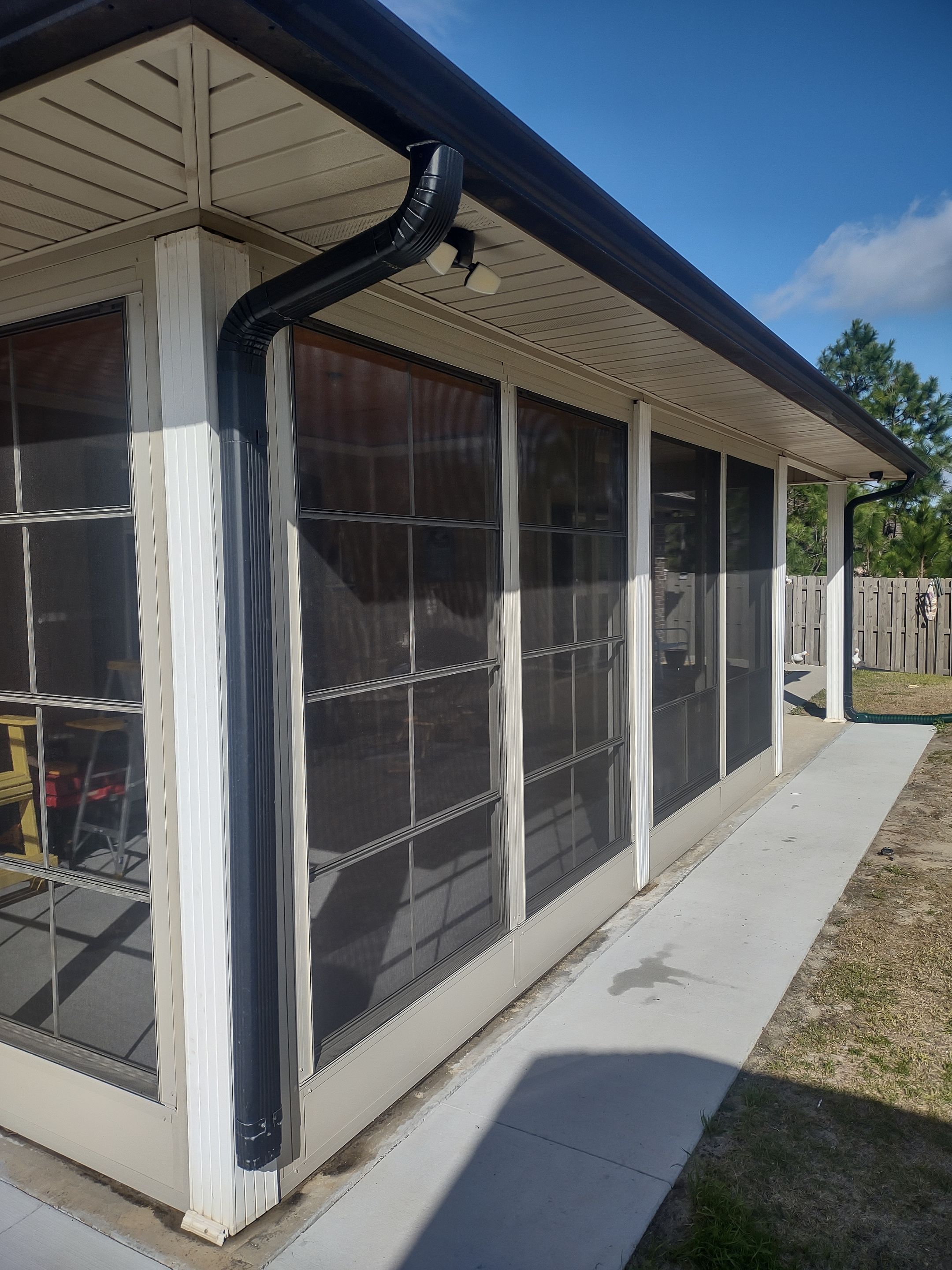 Screen Under w/Vinyl Windows using Colorbeam by Titan Sunrooms