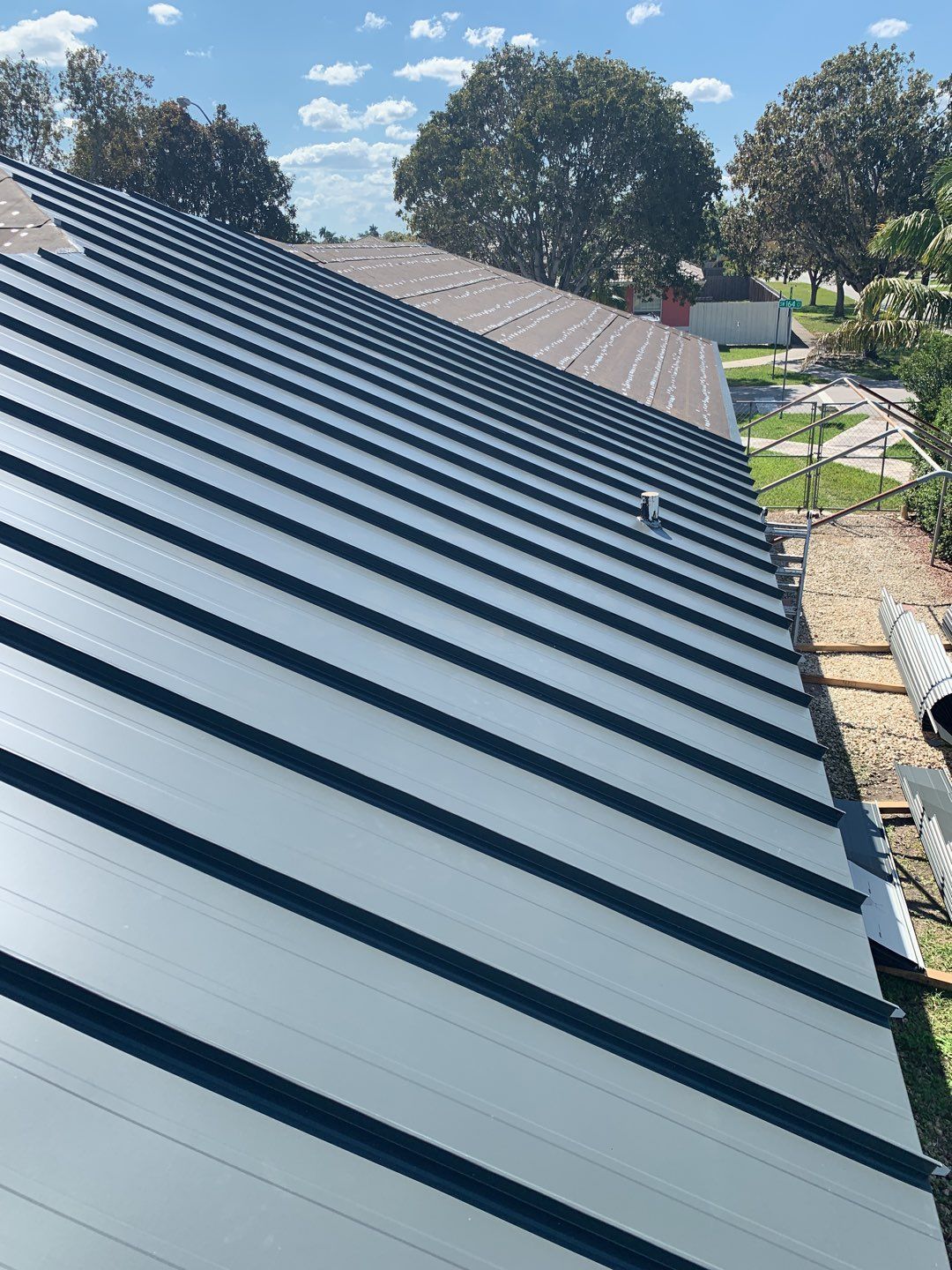 Metal Roof - Galvalume - Charcoal by Istueta Roofing