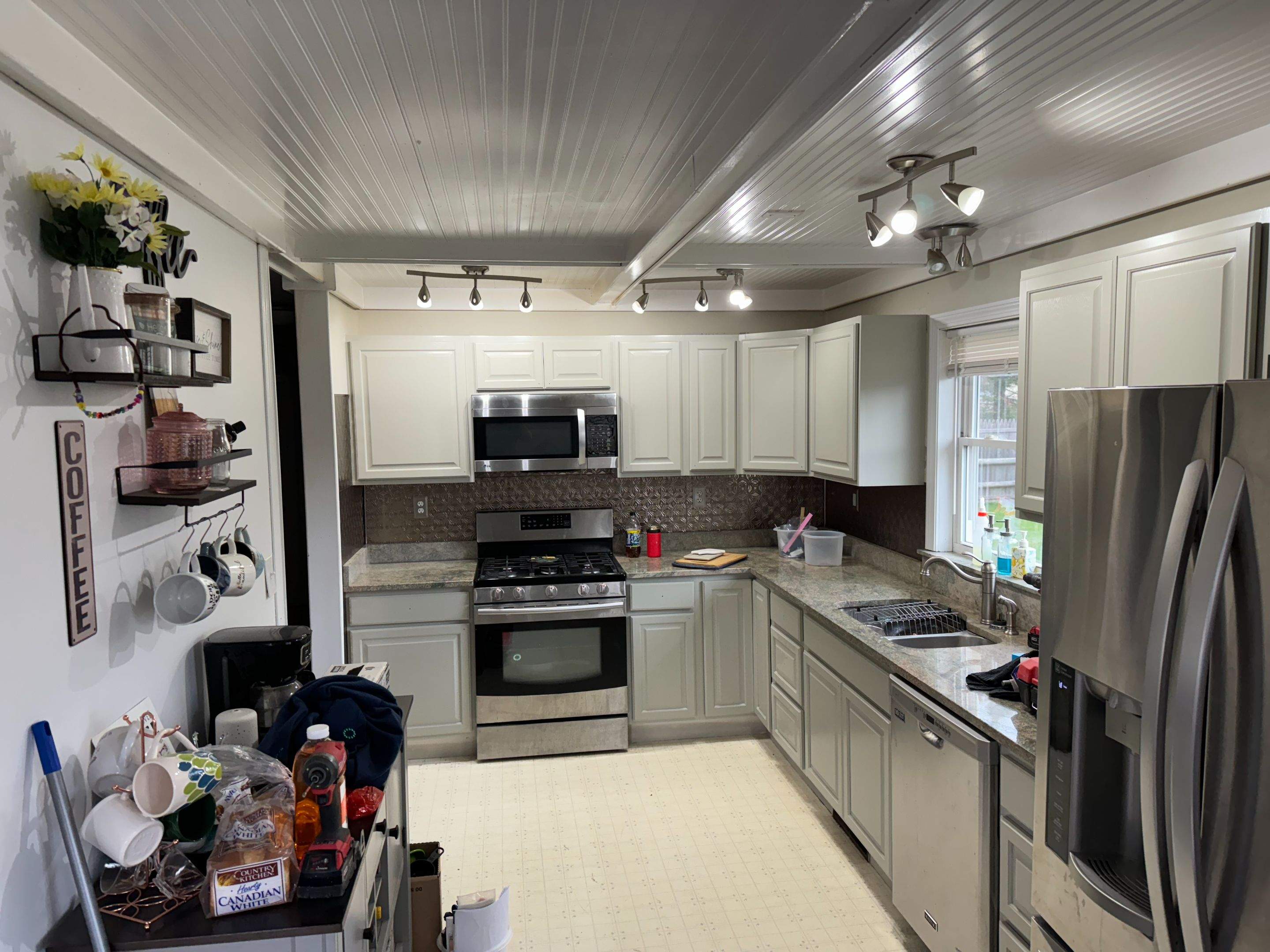 Cabinet Refinishing by Big Pine Panting Inc