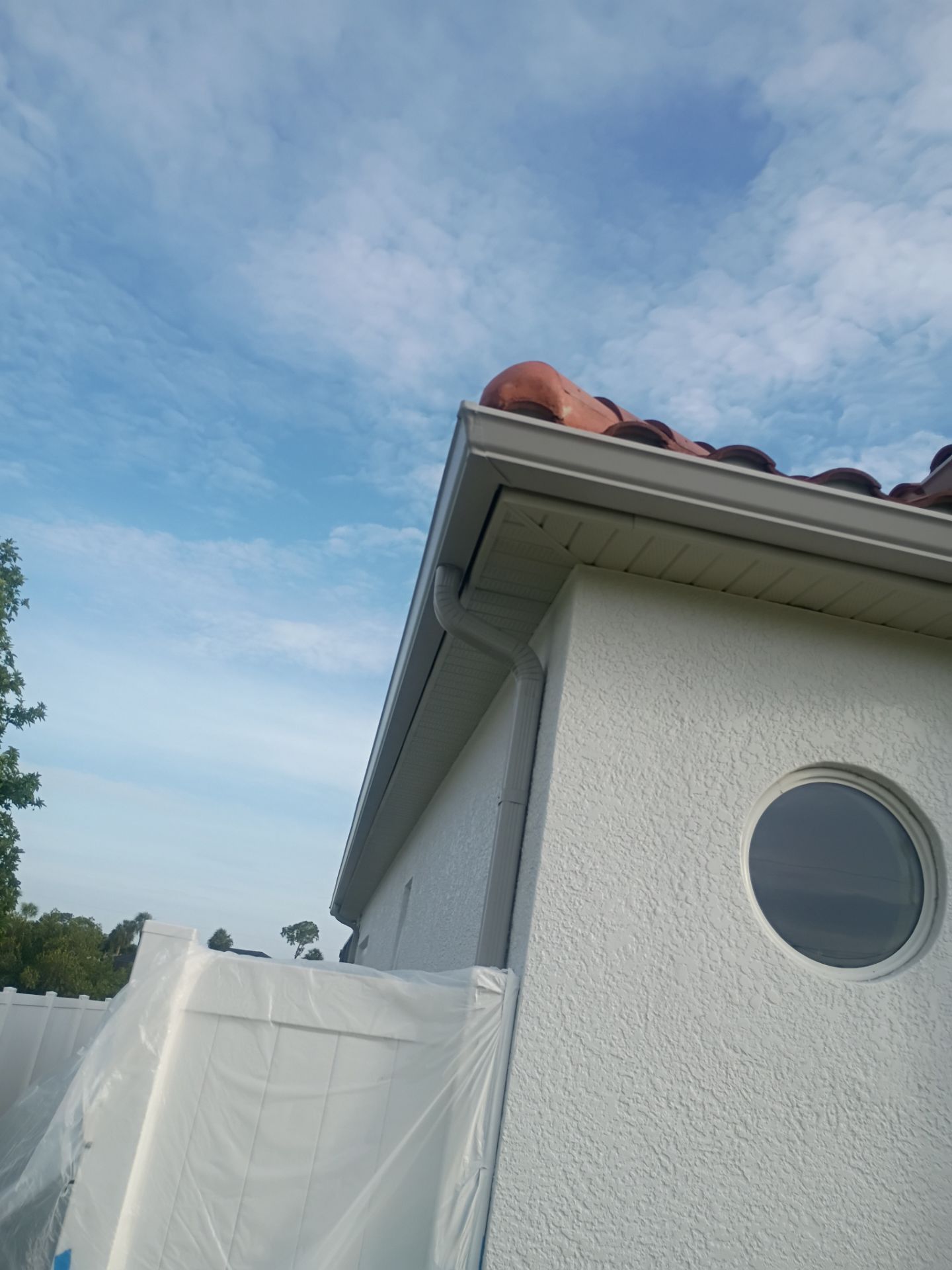 7 inch seamless gutters using Seamless Aluminum Gutters in Fort Myers, FL by Gutter Professors