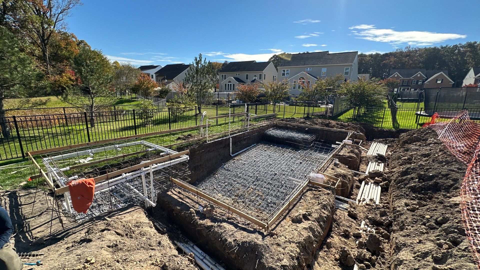 Gunite Pool w/ Spa and Water Features by Elysium Pools